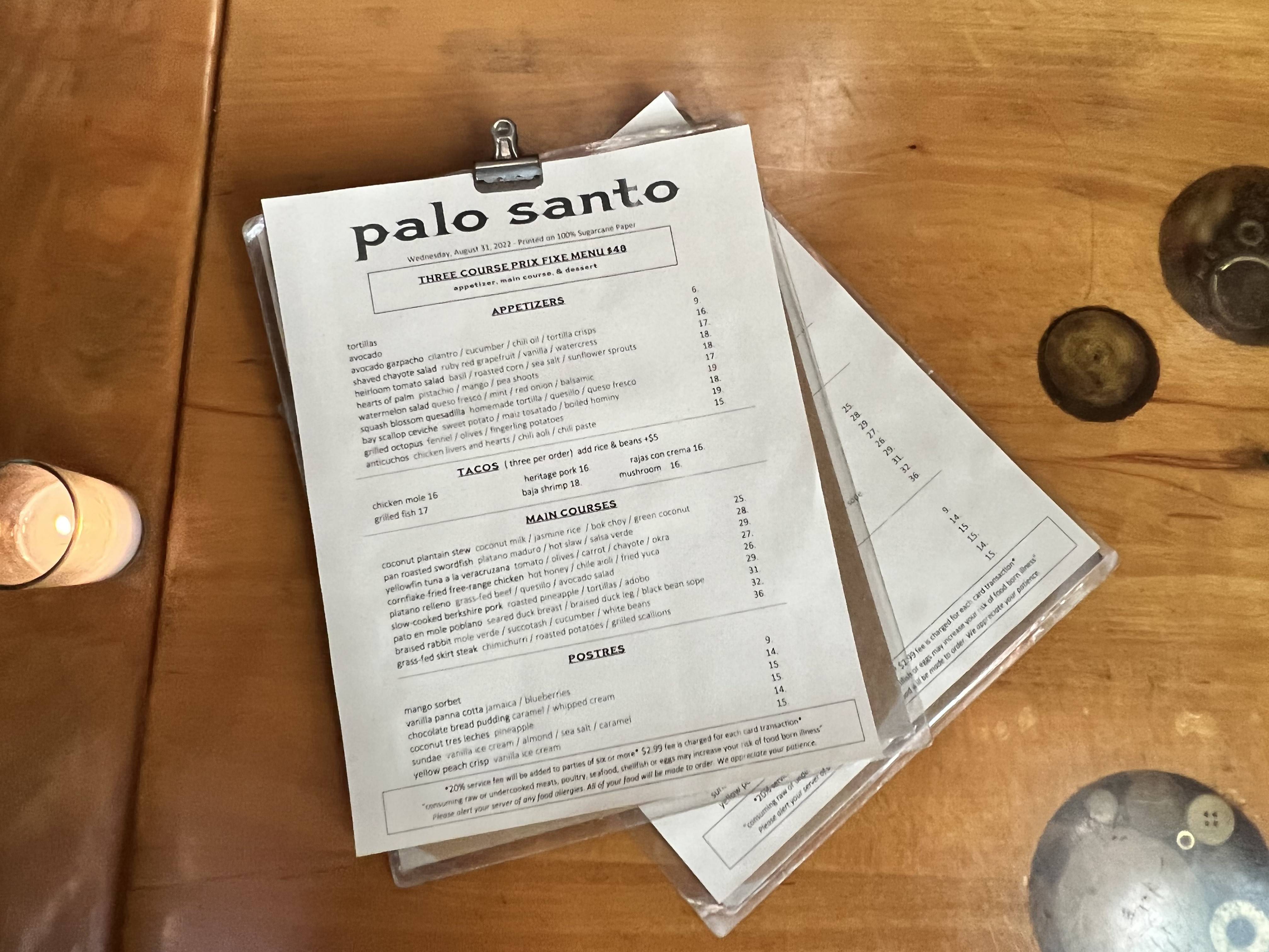 De menukaart van Palo Santo in New York, Amerika
