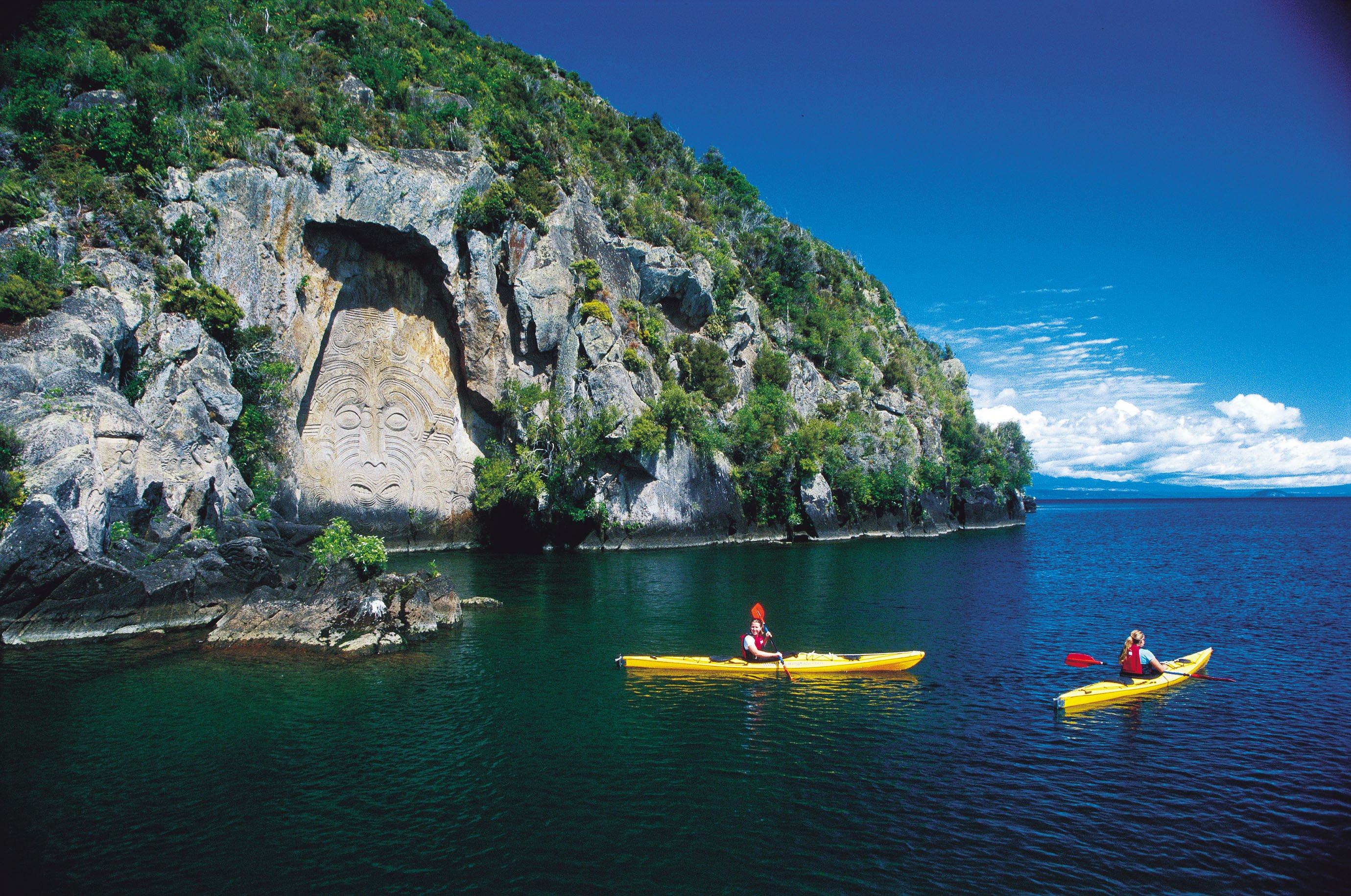 Kajakken bij Great Lake Taupo, Nieuw-Zeeland