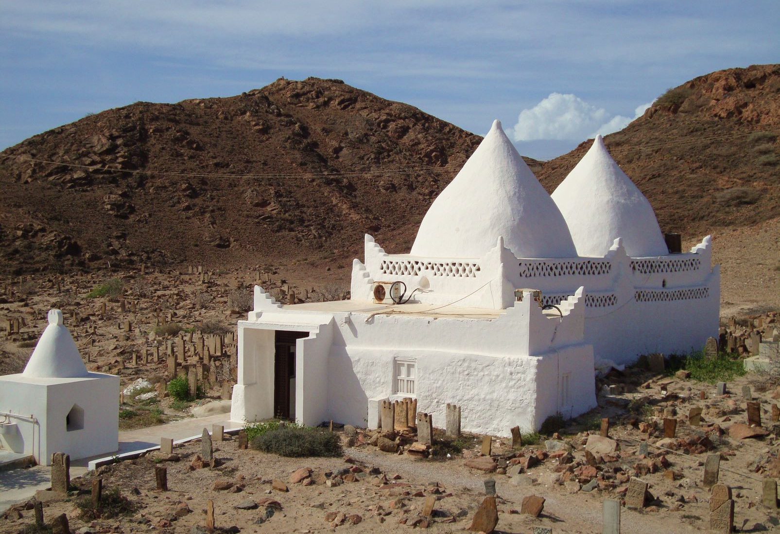 oman-tomb-of-mohammed-bin-ali-al-qalayi-mirbat-salalah-dhofar-ministry-of-heritage-tourism-sultanate-of-oman