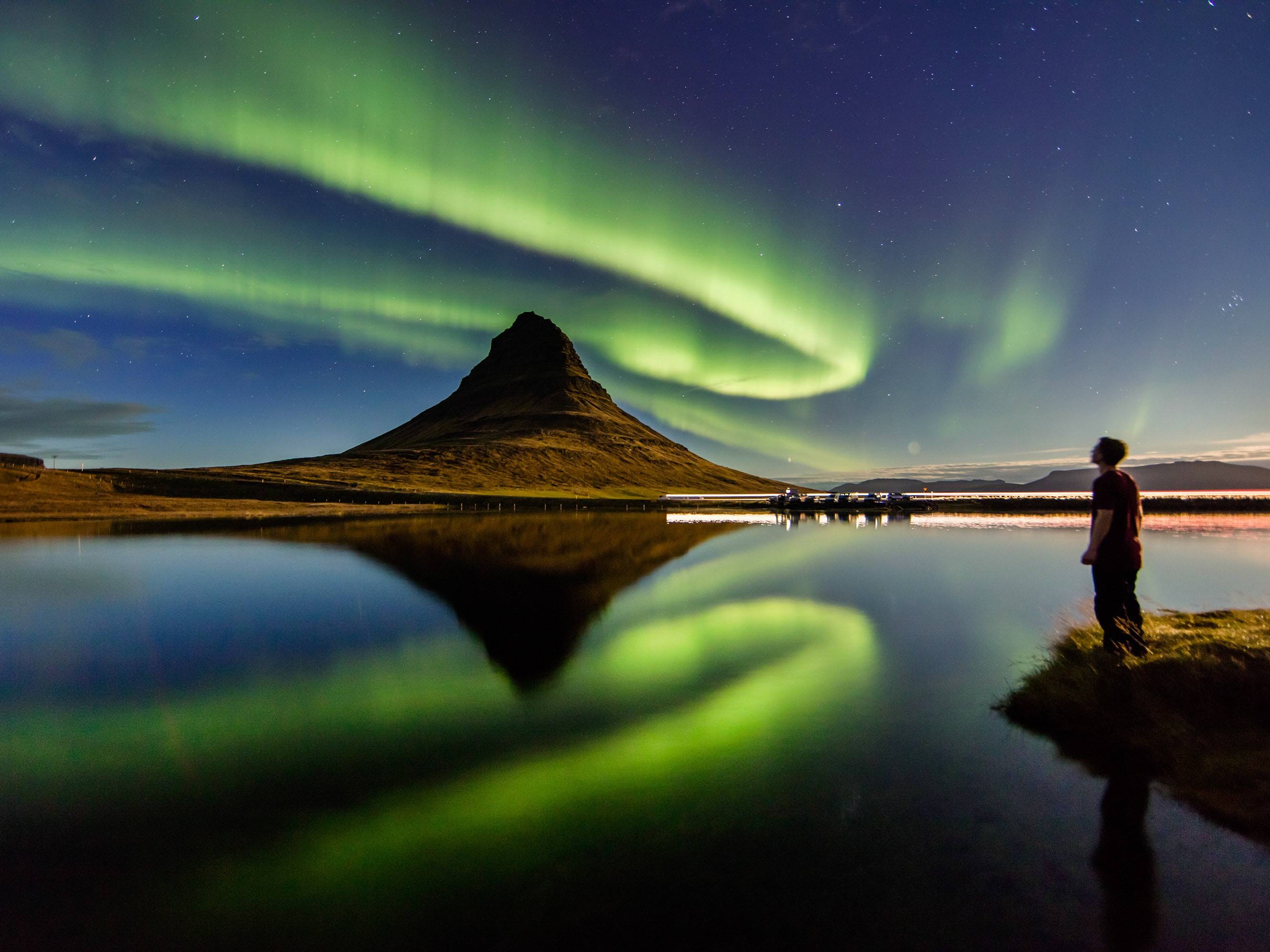Het Noorderlicht bij de Kirkjufell-berg in IJsland