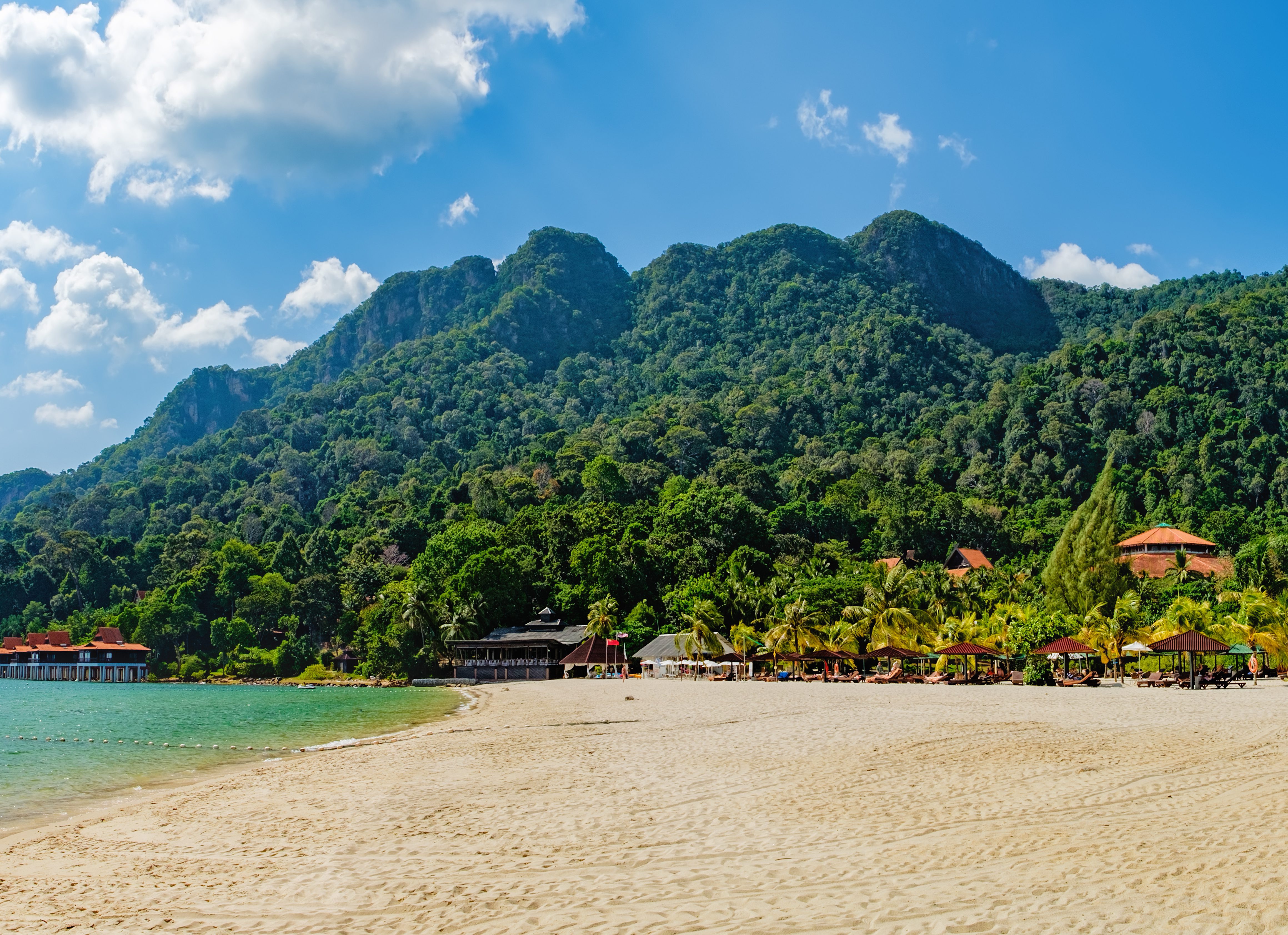 Strand van het Berjaya Resort op Langkawi in West-Maleisië