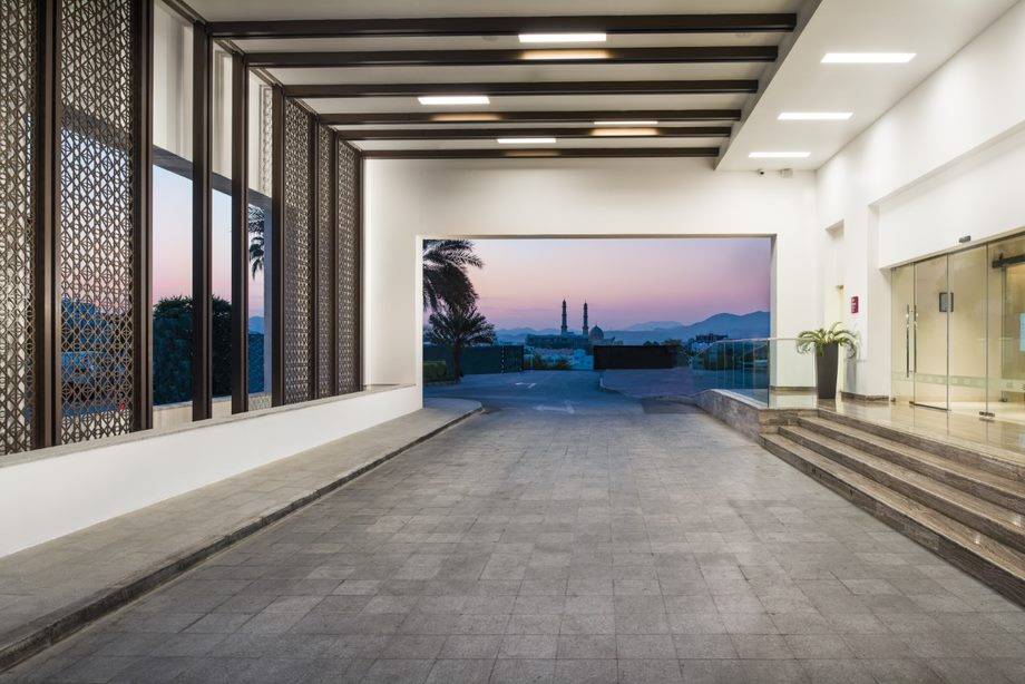 Oman Crown Plaza Muscat Entree