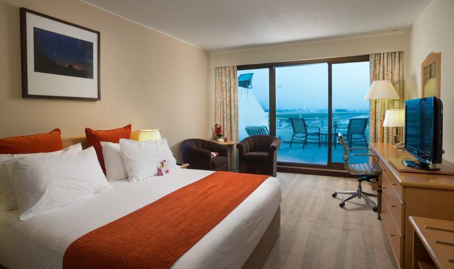 Oman Crown Plaza Muscat King Sea View Balcony