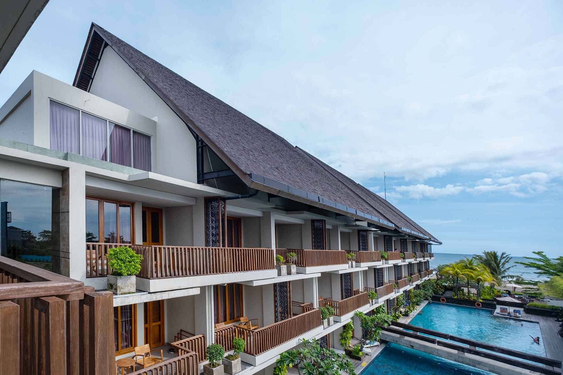 Uitzicht vanaf het balkon in het Swarga Suites Bali Berawa nabij Canggu op Bali