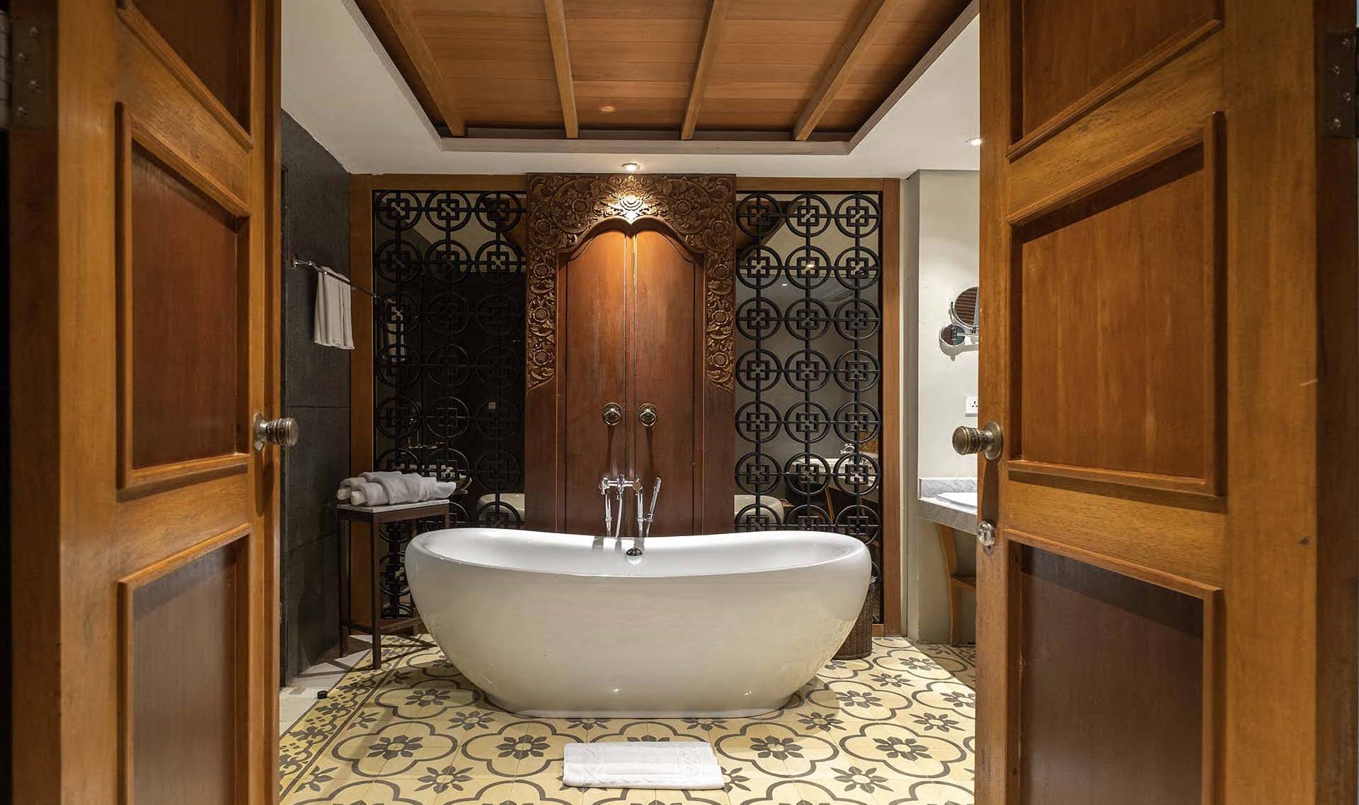 Badkamer in het Swarga Suites Bali Berawa in Canggu