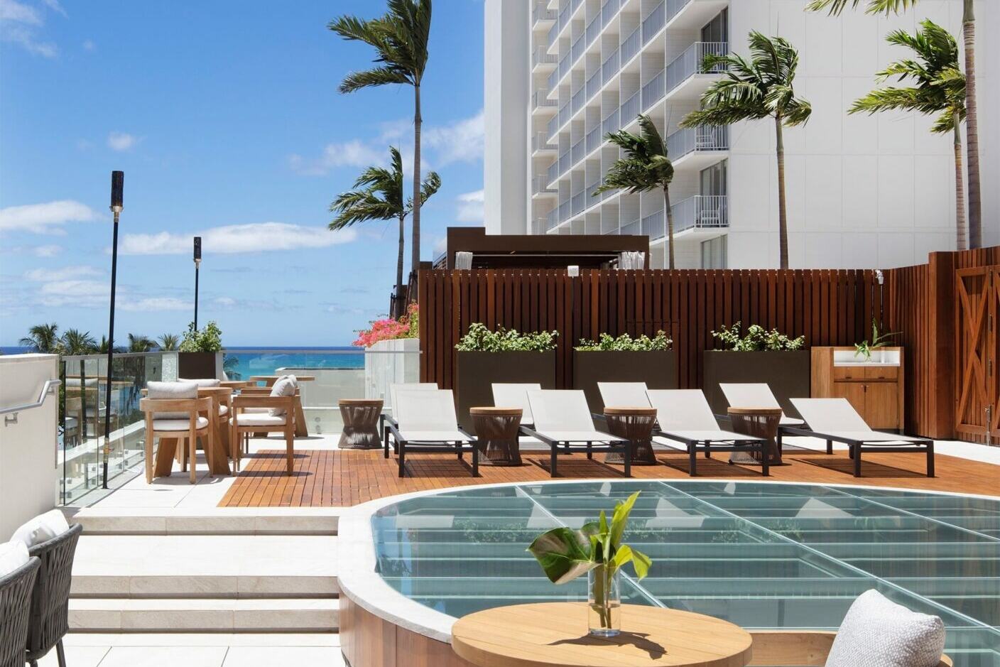 Longboard club Alohilani Resort Oahu