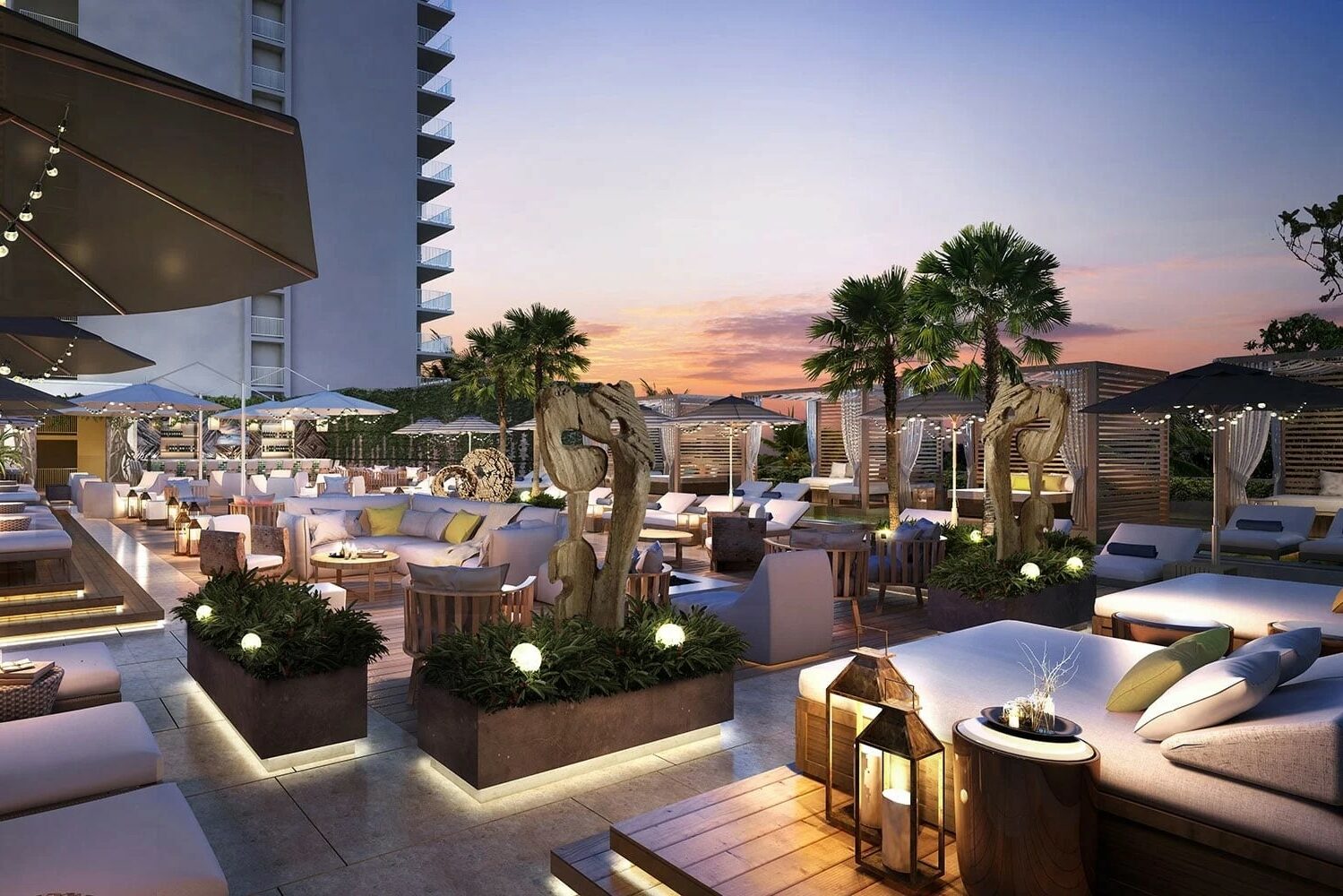 Loungen bij zonsondergang