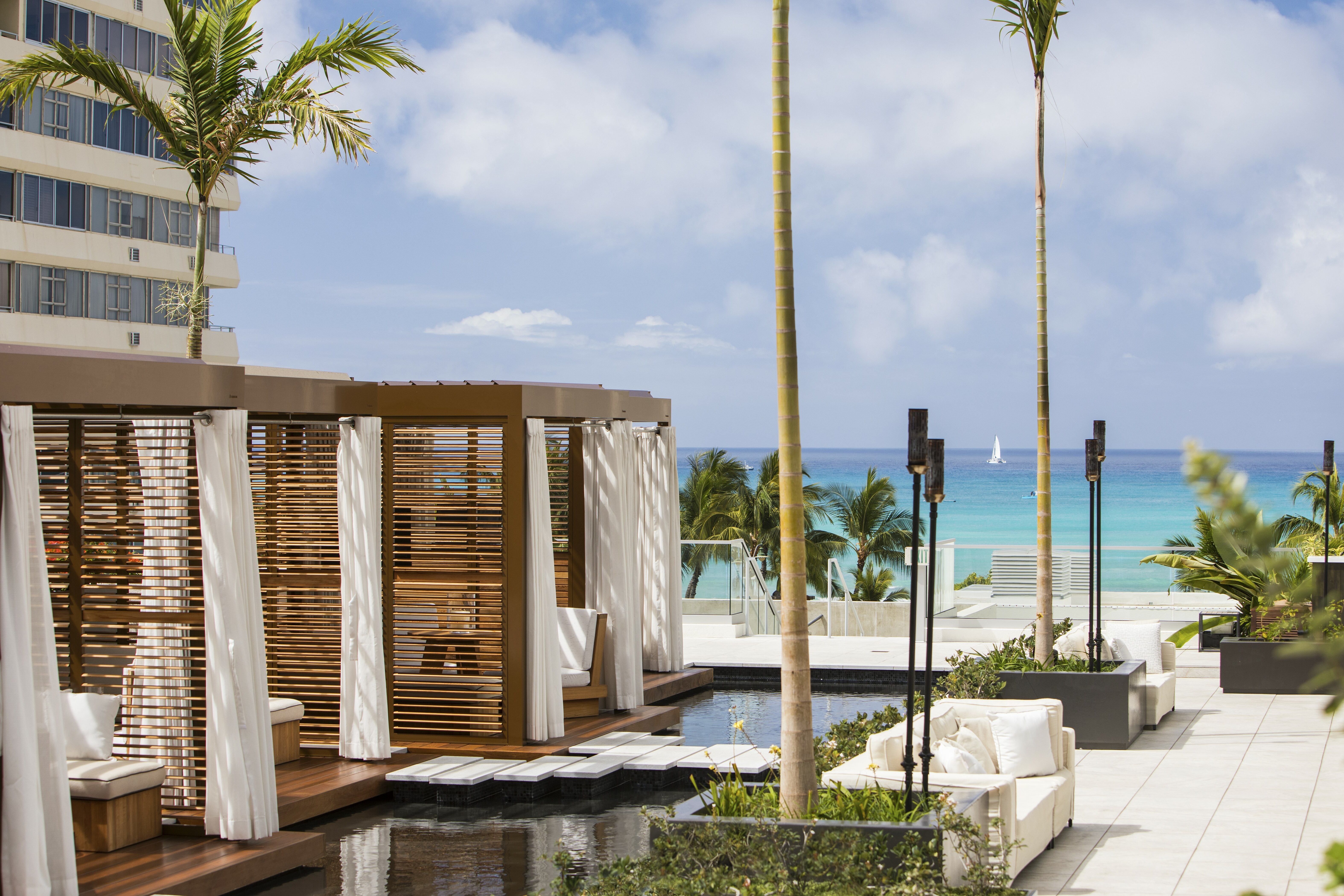 Zwembad Cabana's met zeezicht