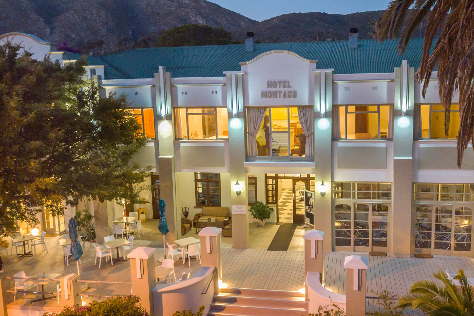 Montagu Country Hotel in de avond