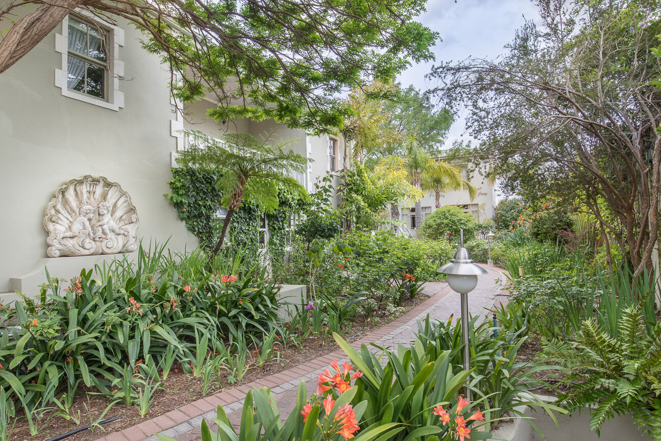 De tuin bij Montagu Country Lodge Zuid-Afrika