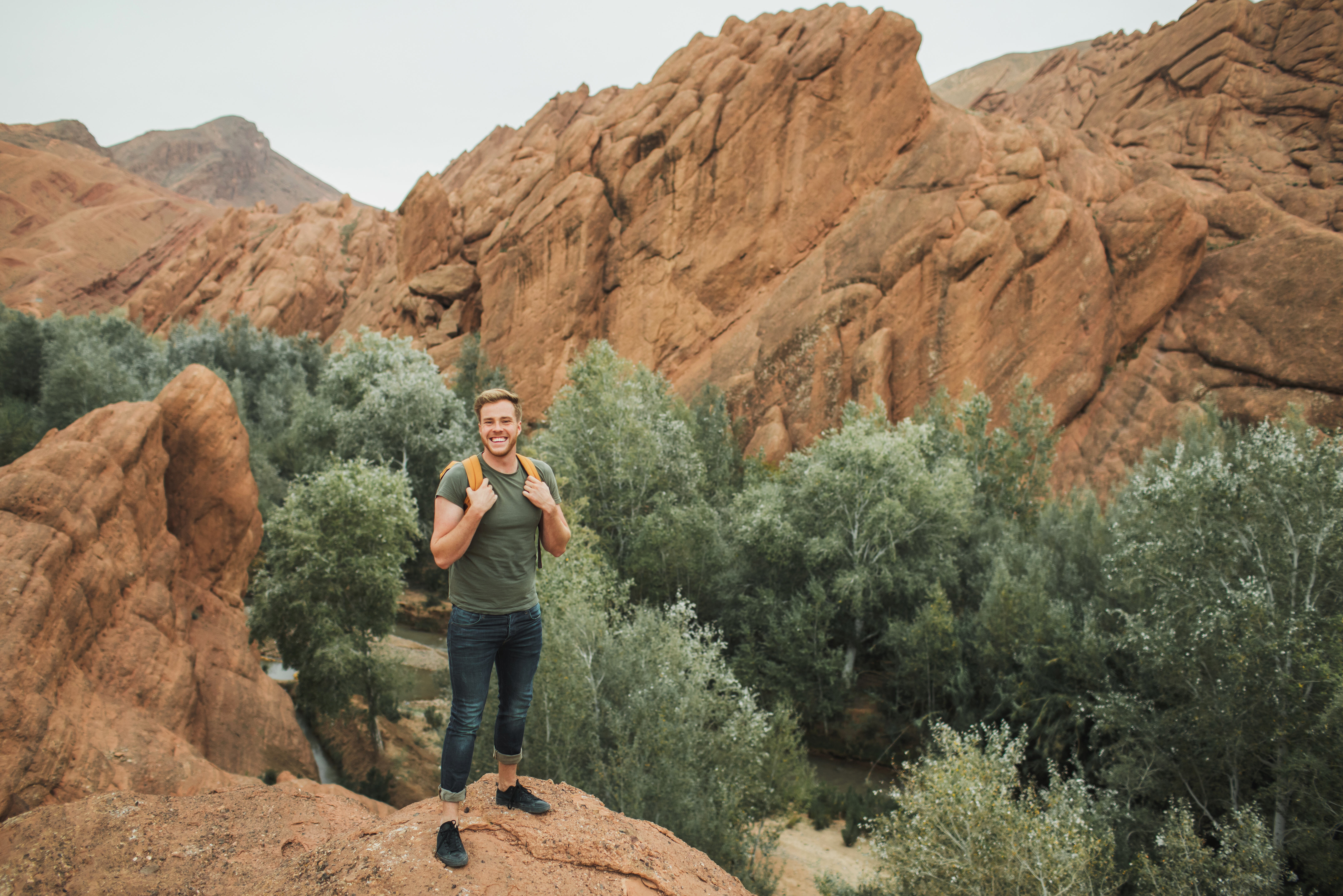 Wandelen door kloof in Marokko