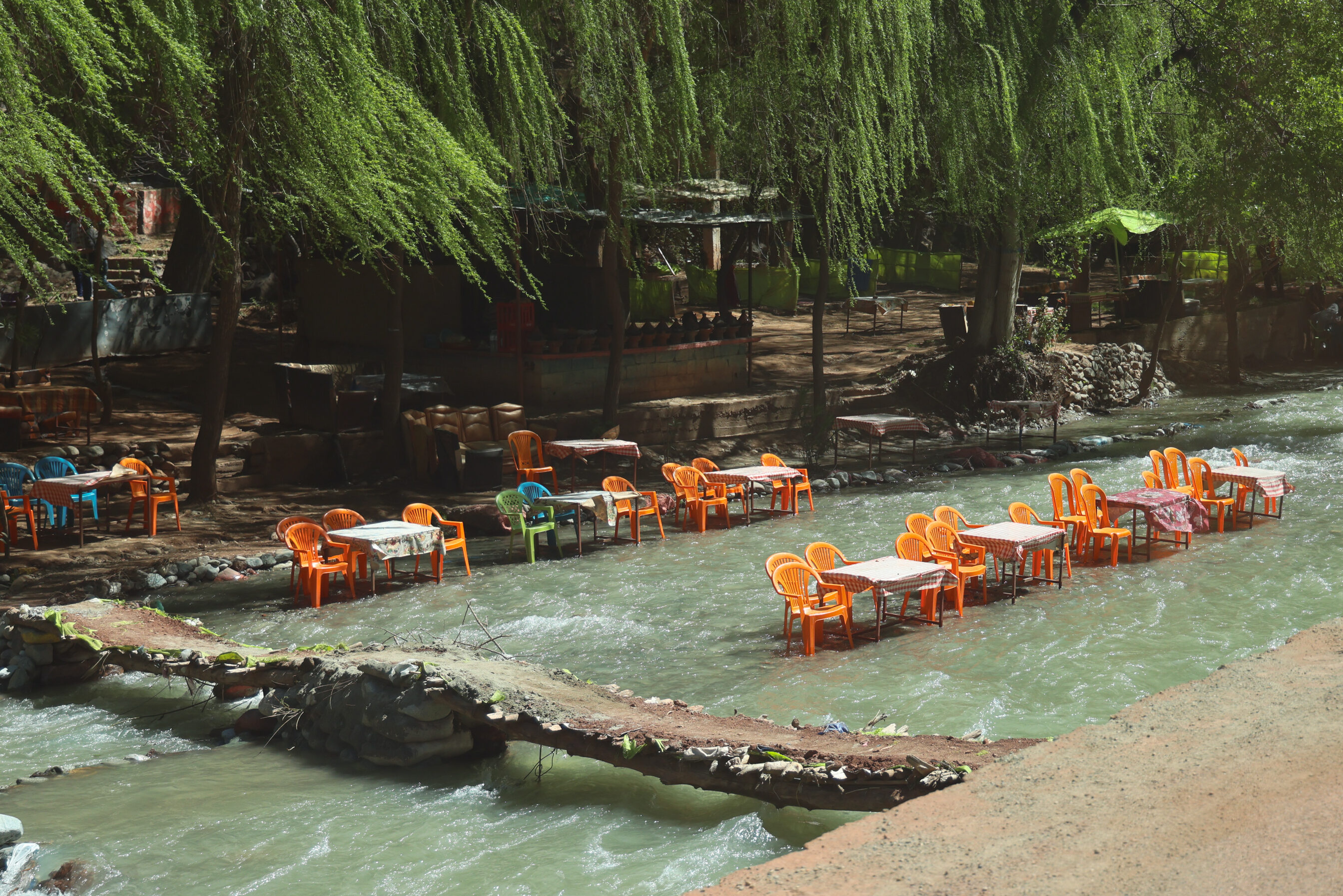 Terrasjes in het water bij Ourika Vallei in Marokko