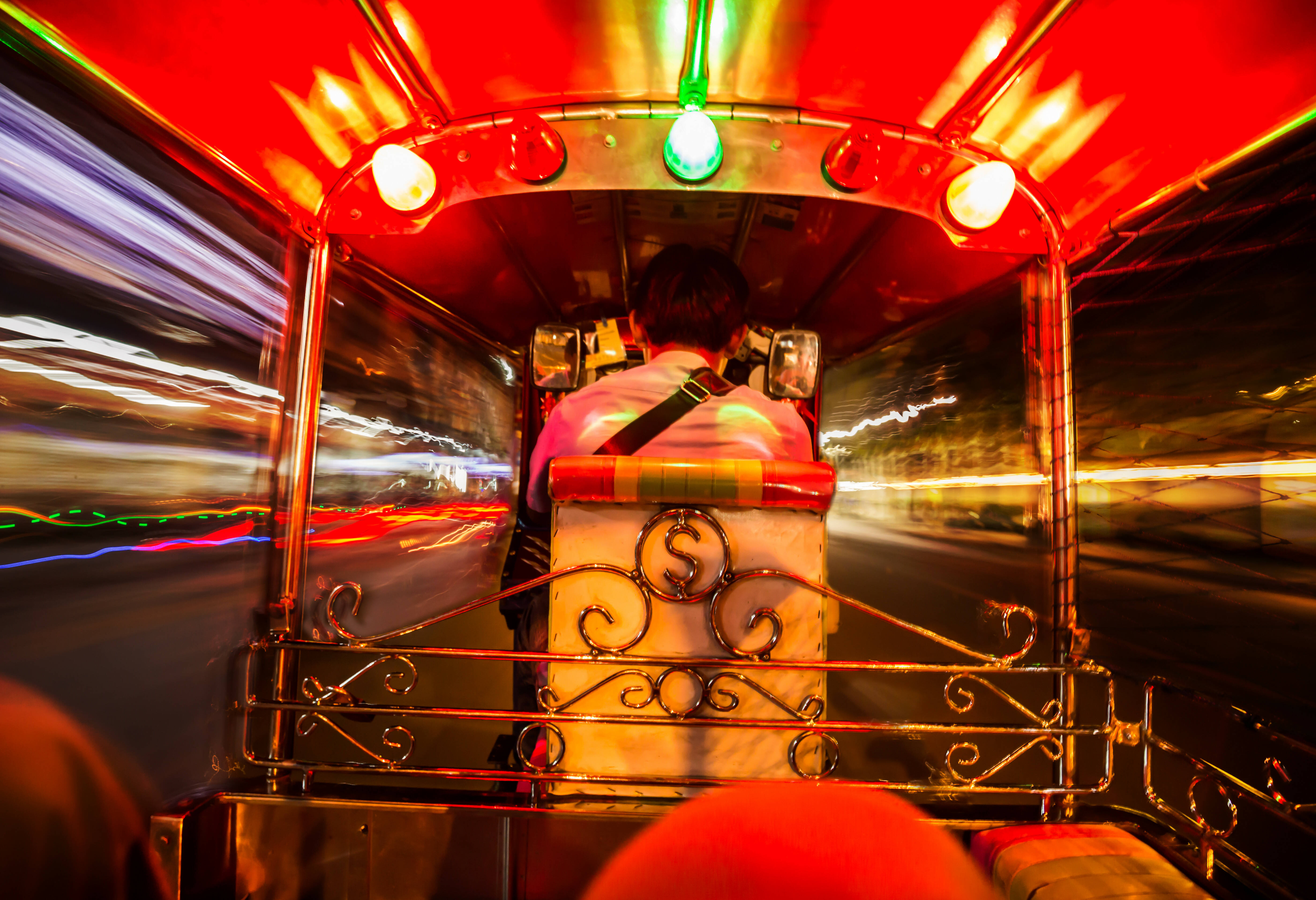 Met een tuk tuk op verkenning