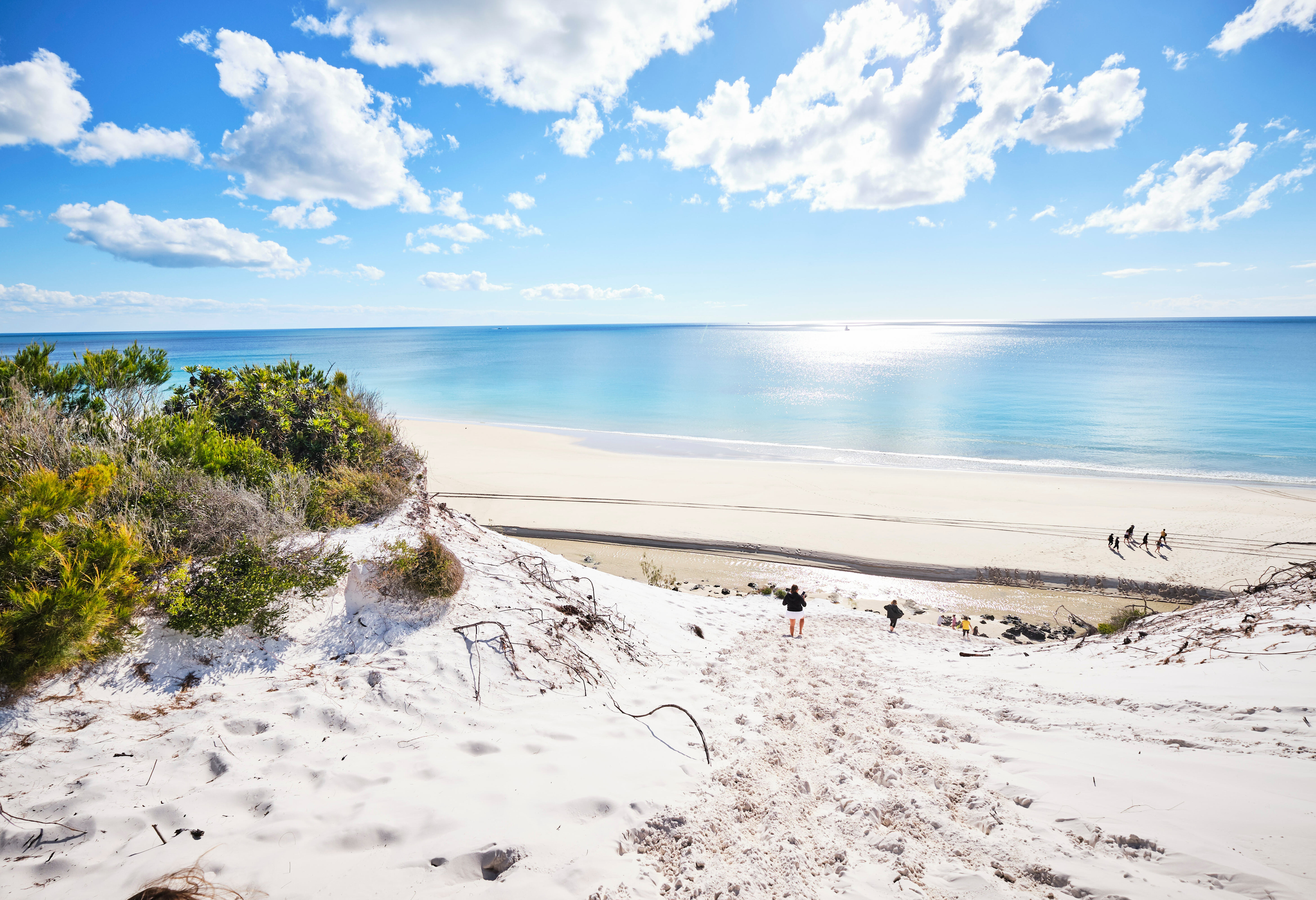 Zandduinen en strand op Kgari in Australie