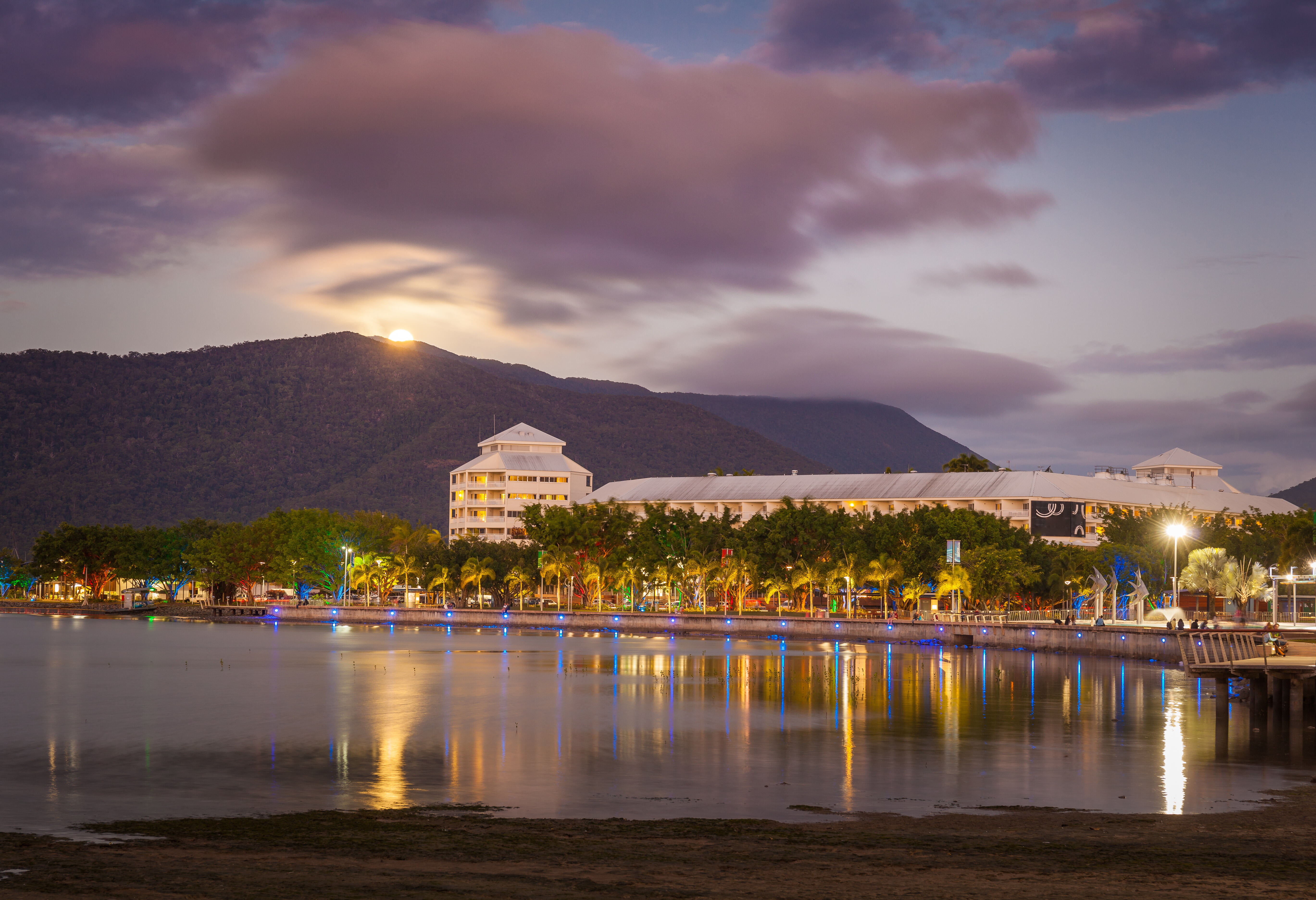 Esplanade in de stad Cairns in Australie