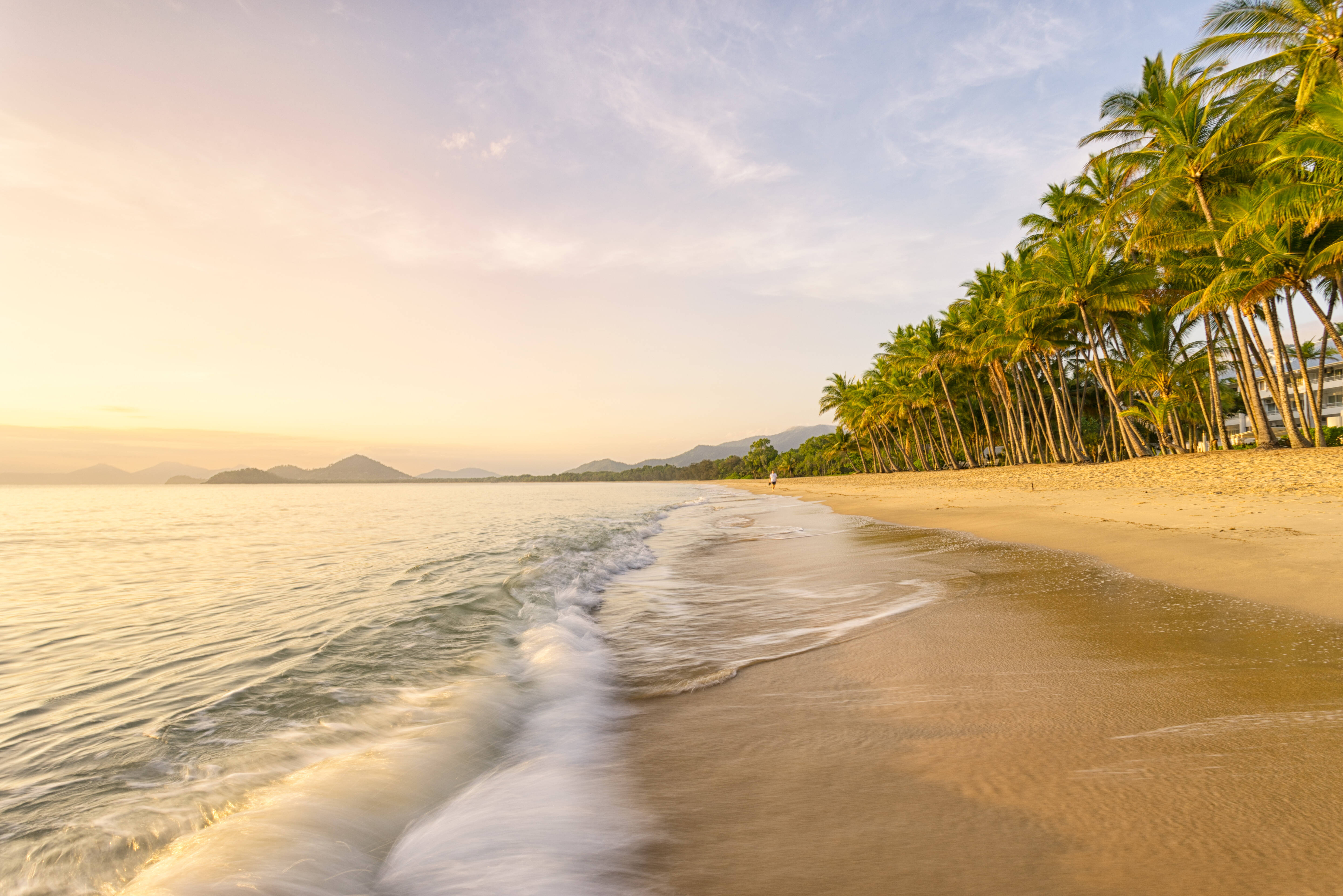 Het strand van Palm Cove in Australie