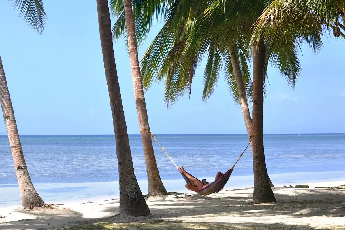 Ontspanning op het strand van Siquijor