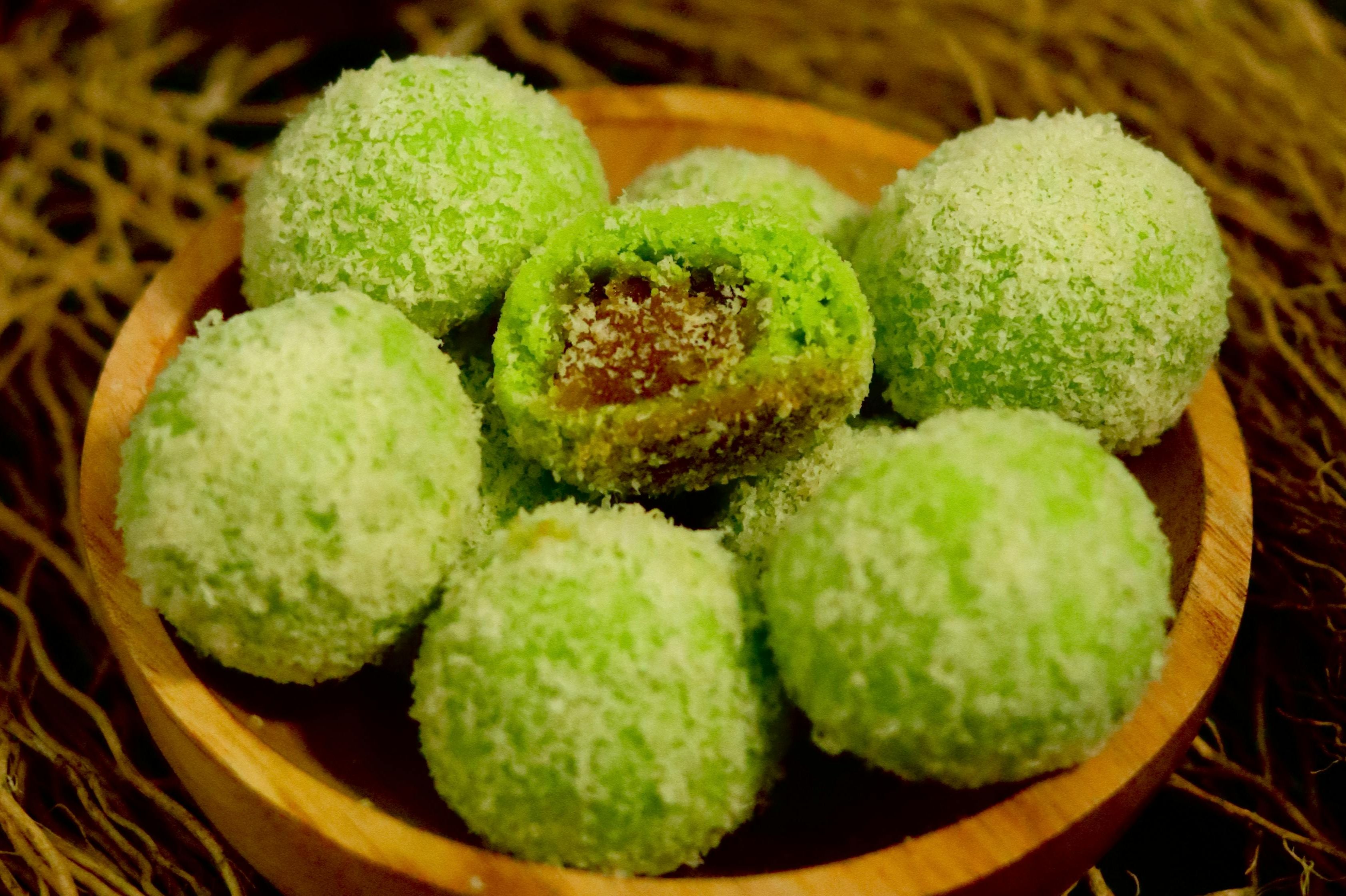 Ondeh ondeh snack in Singapore