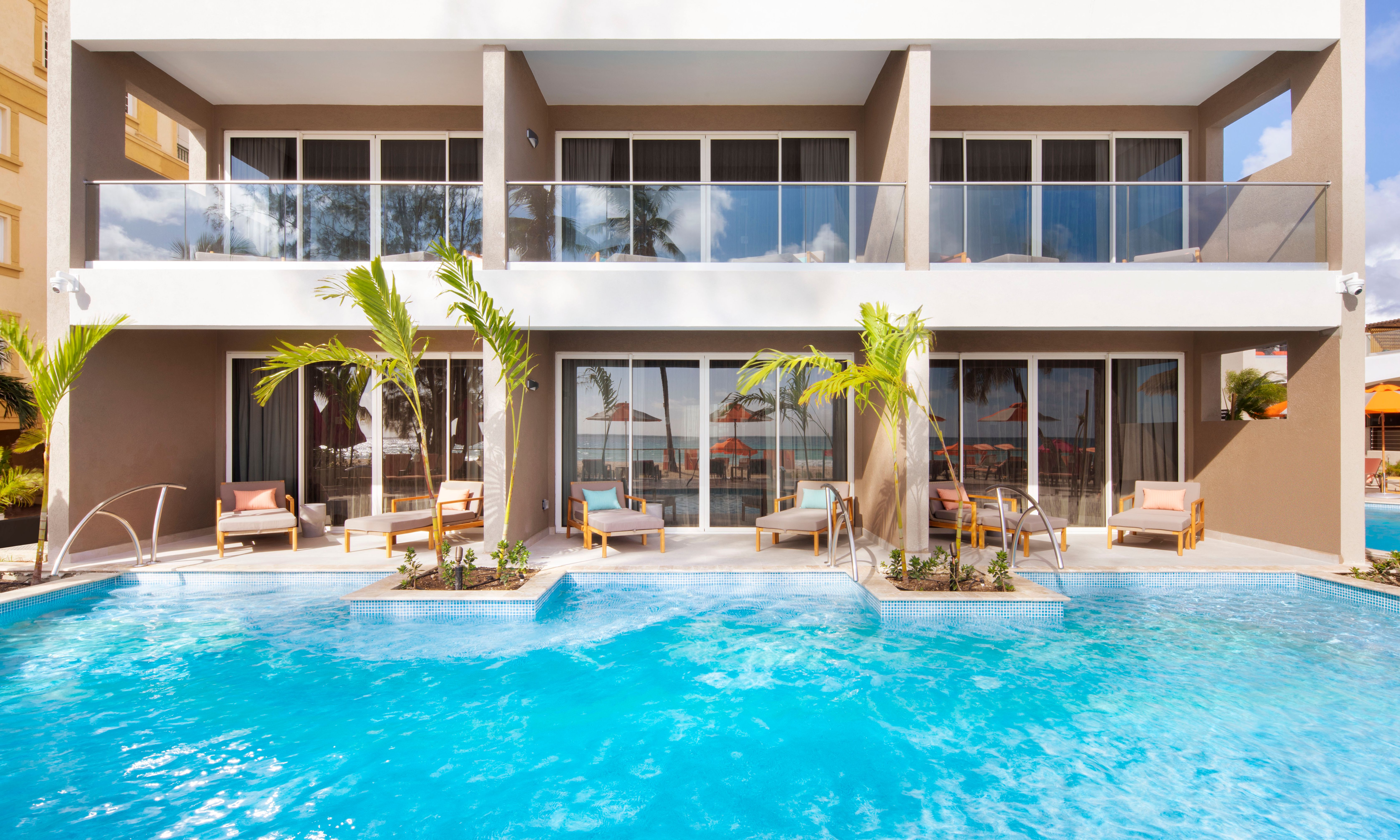 Barbados-St-Lawrence-Gap-O2-Beach-Club-Spa-Swim-up-suites