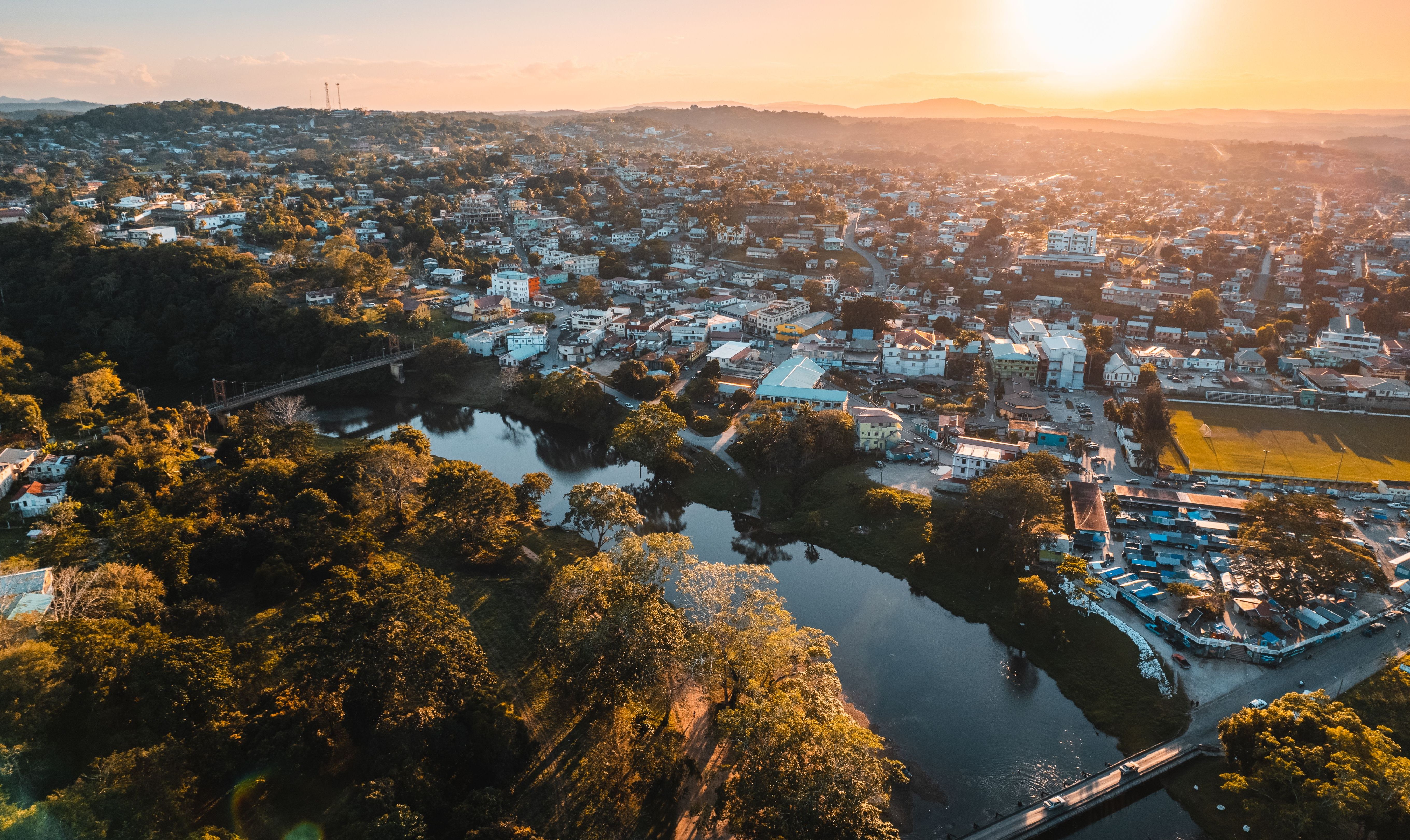 Belize-San-Ignacio-met-Macal-River-overzichtsfoto
