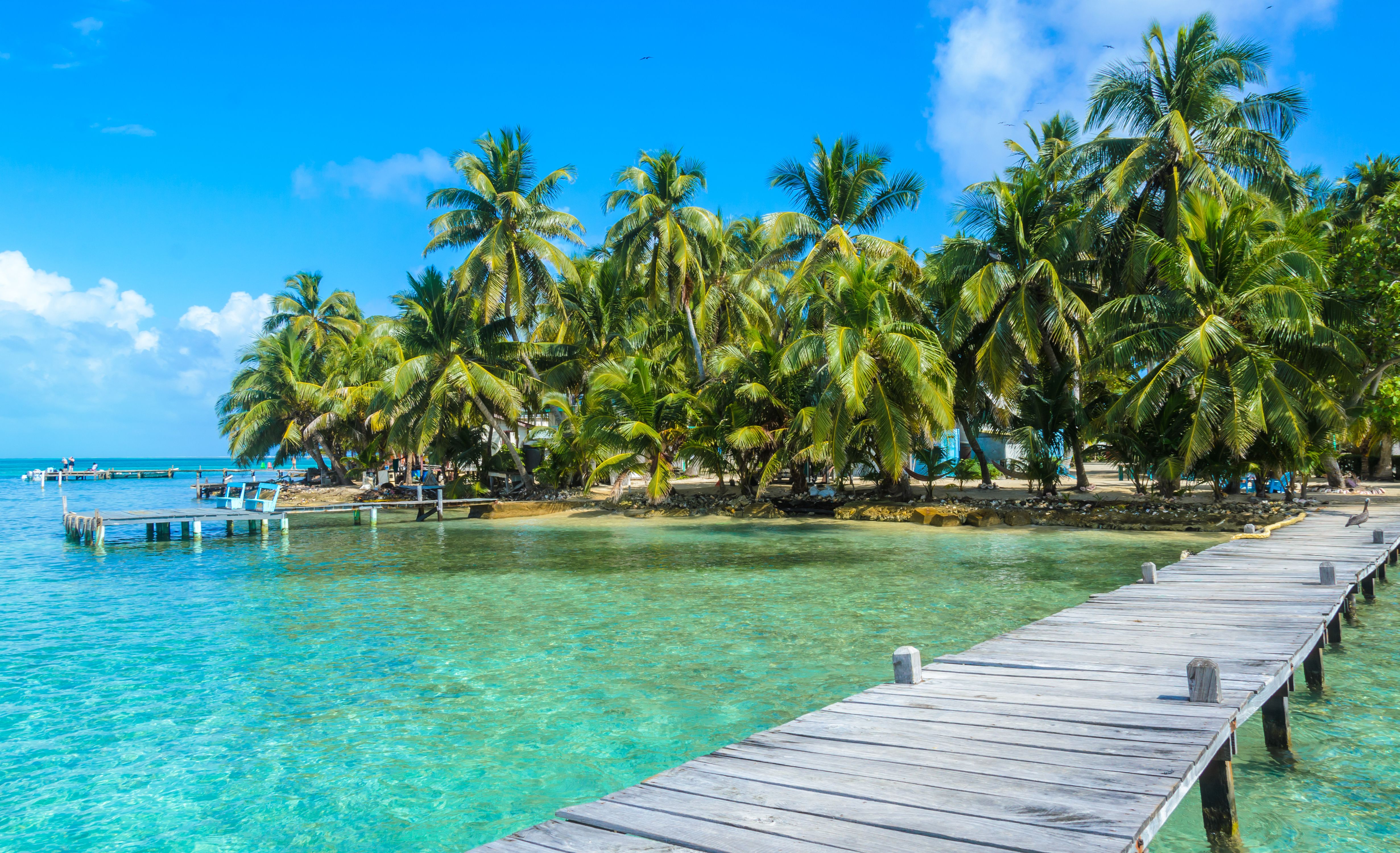 Belize-Tobacco-Caye-houten-pier-tropische-eilandsfeer