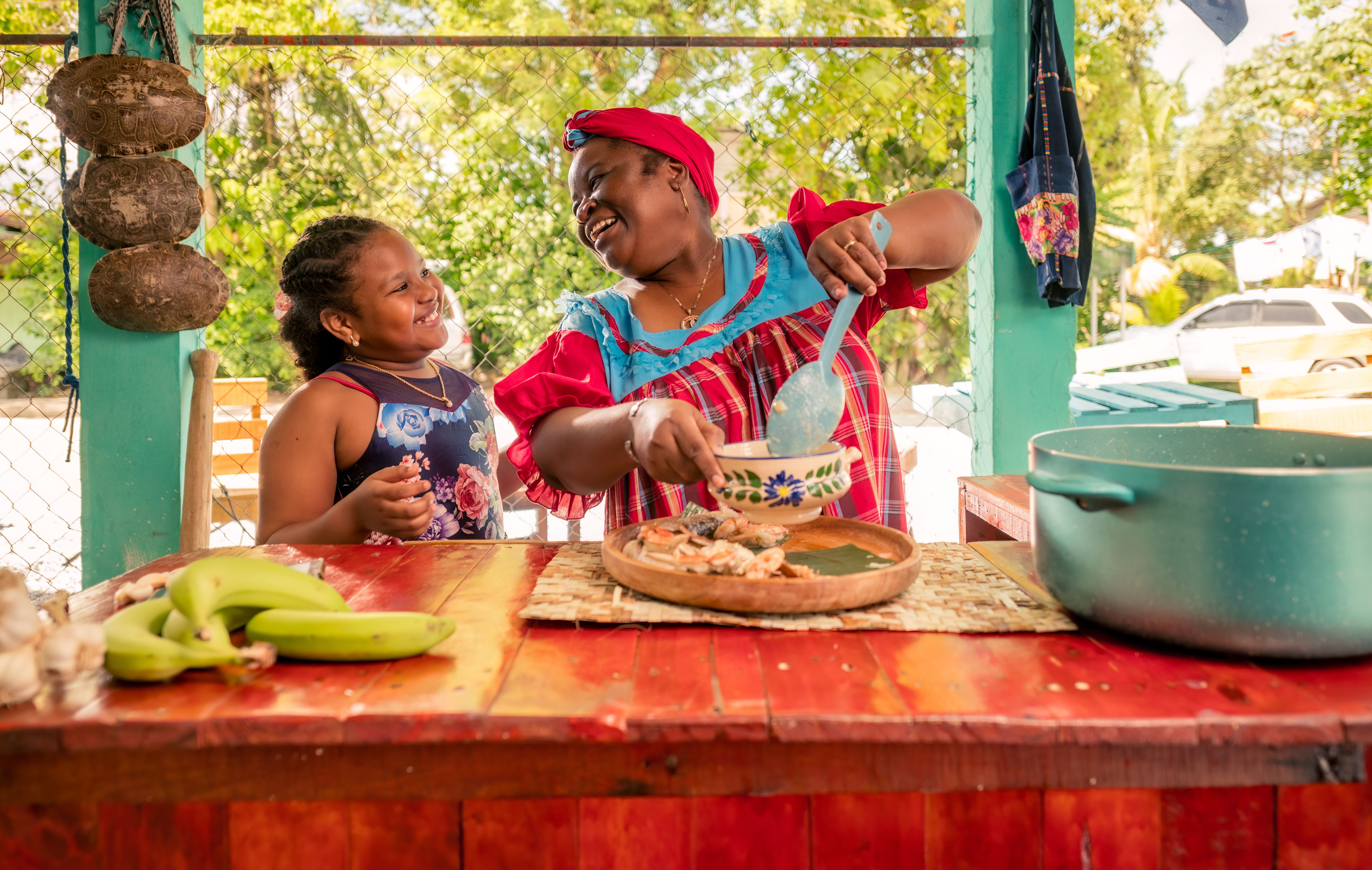 Belize-algemeen-koken-eten-moeder-dochter