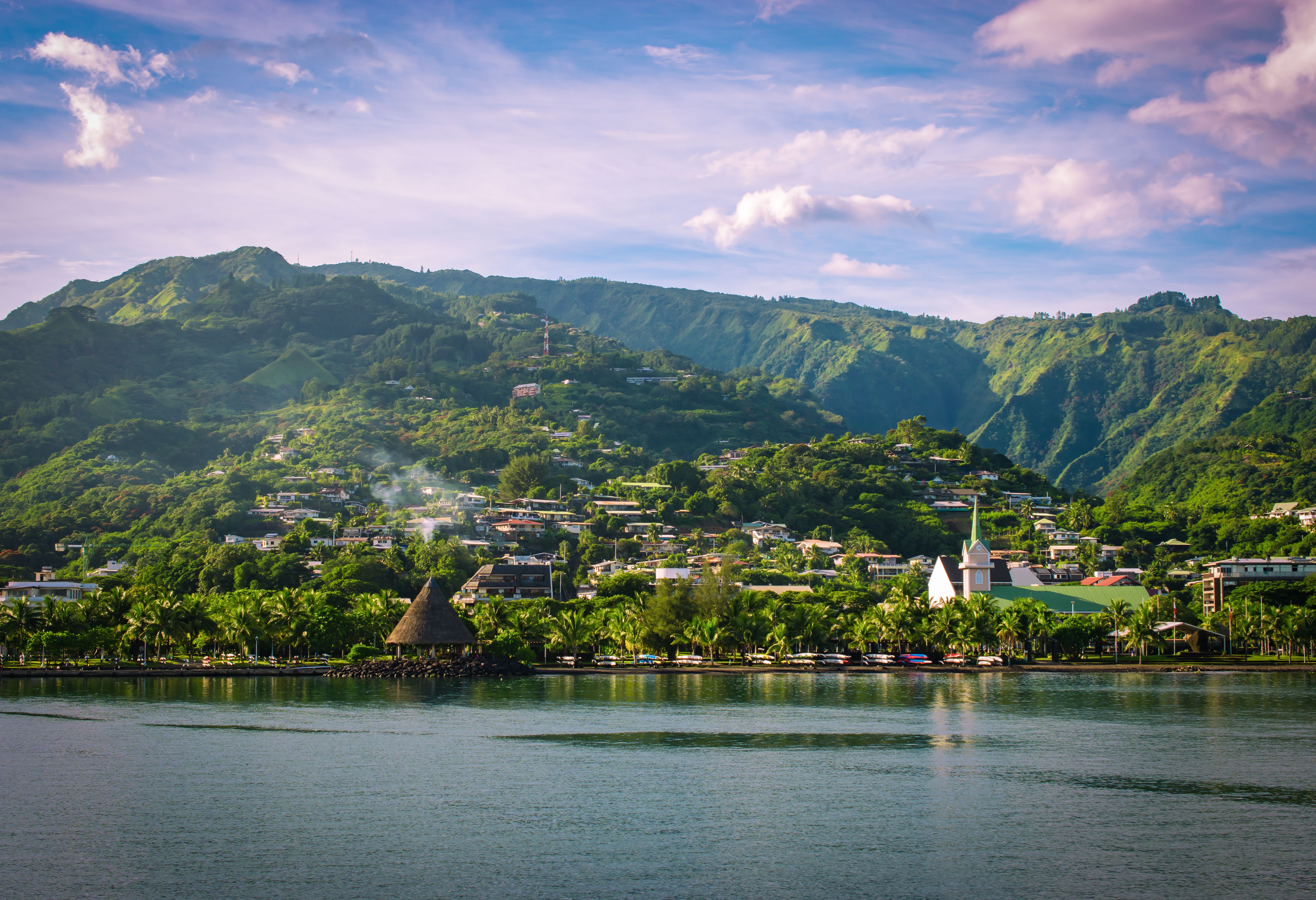 Skyline van Papeete op Tahiti in Frans-Polynesie