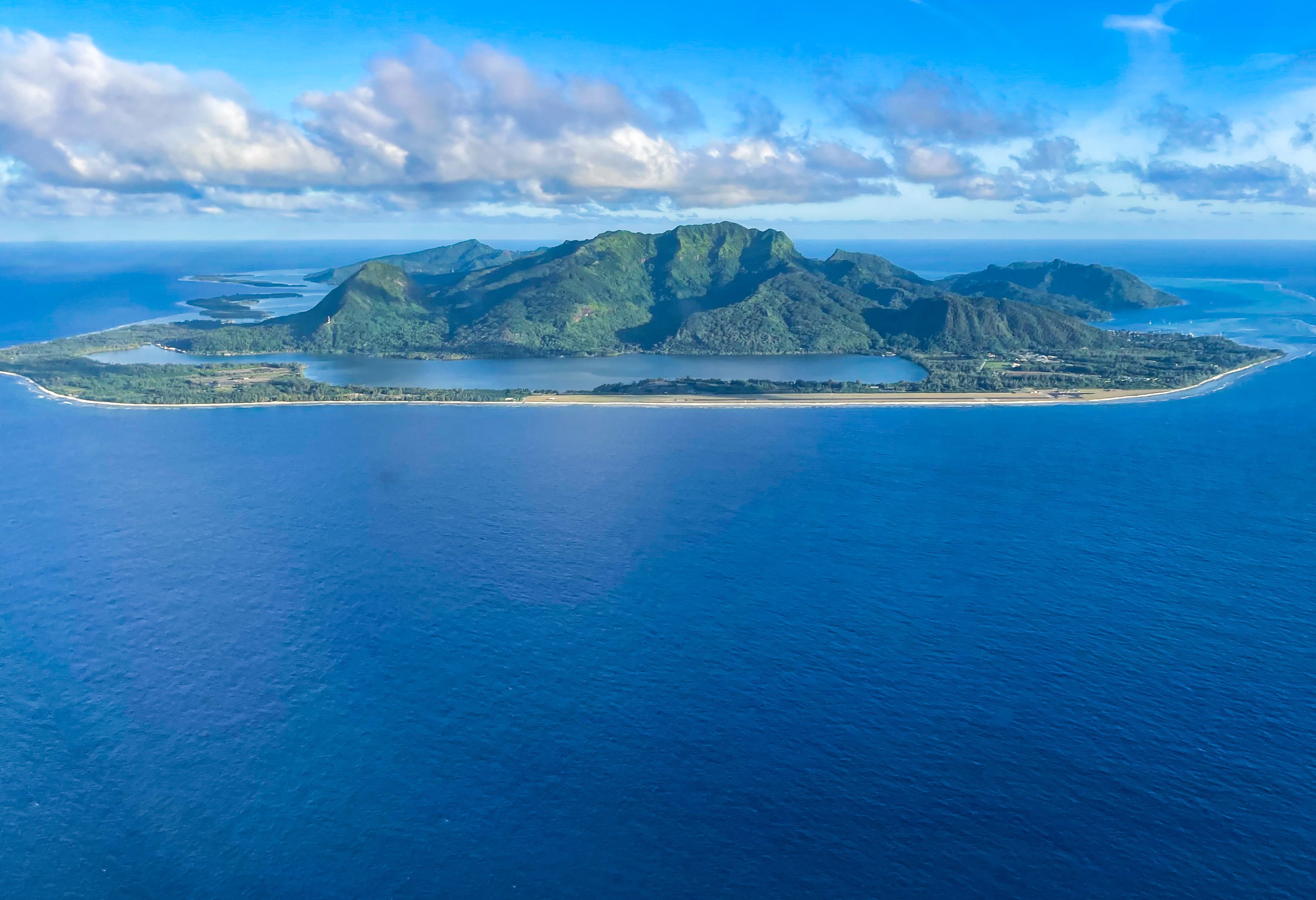 Huahine vanuit de lucht in Frans-Polynesie