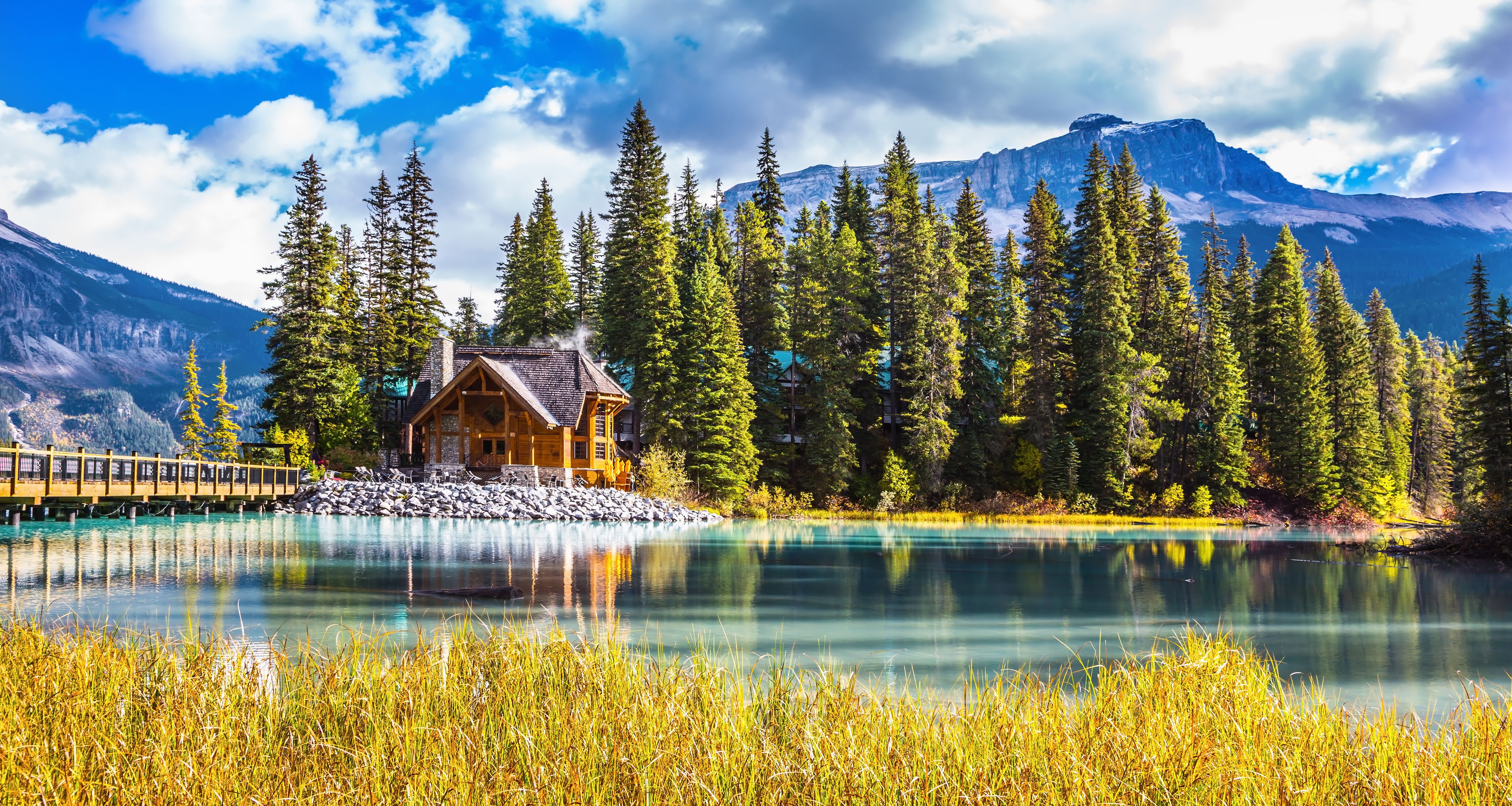 Canada-Yoho-National-Park-brug-over-Emerald-Lake
