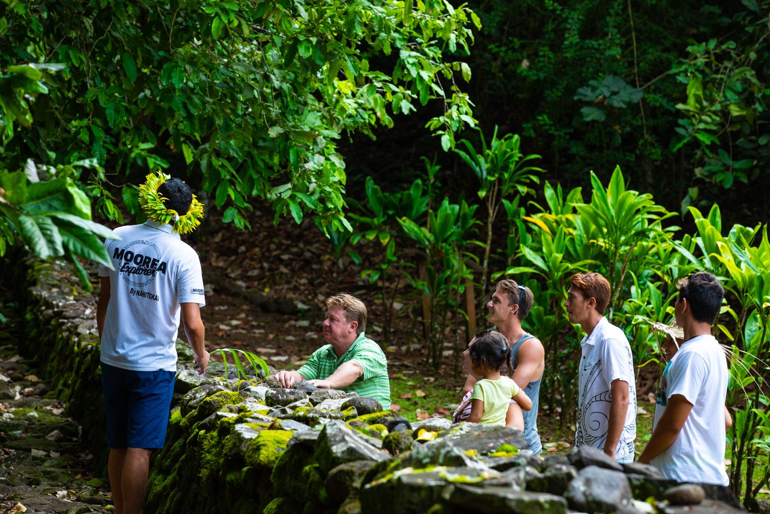Legendes en verhalen bij een marae op Moorea in Frans-Polynesie