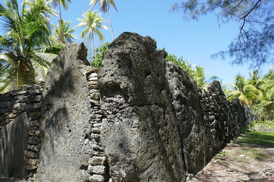 Marae op Huahine in Frans-Polynesie