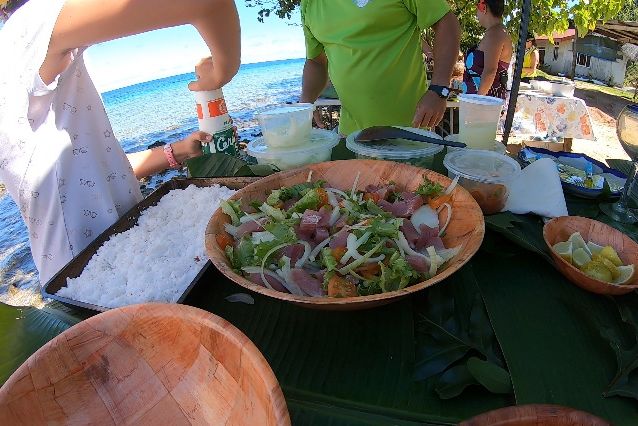 Lokale lunch tijdens de tour Huahine Cultuur en Highlights in Frans-Polynesie