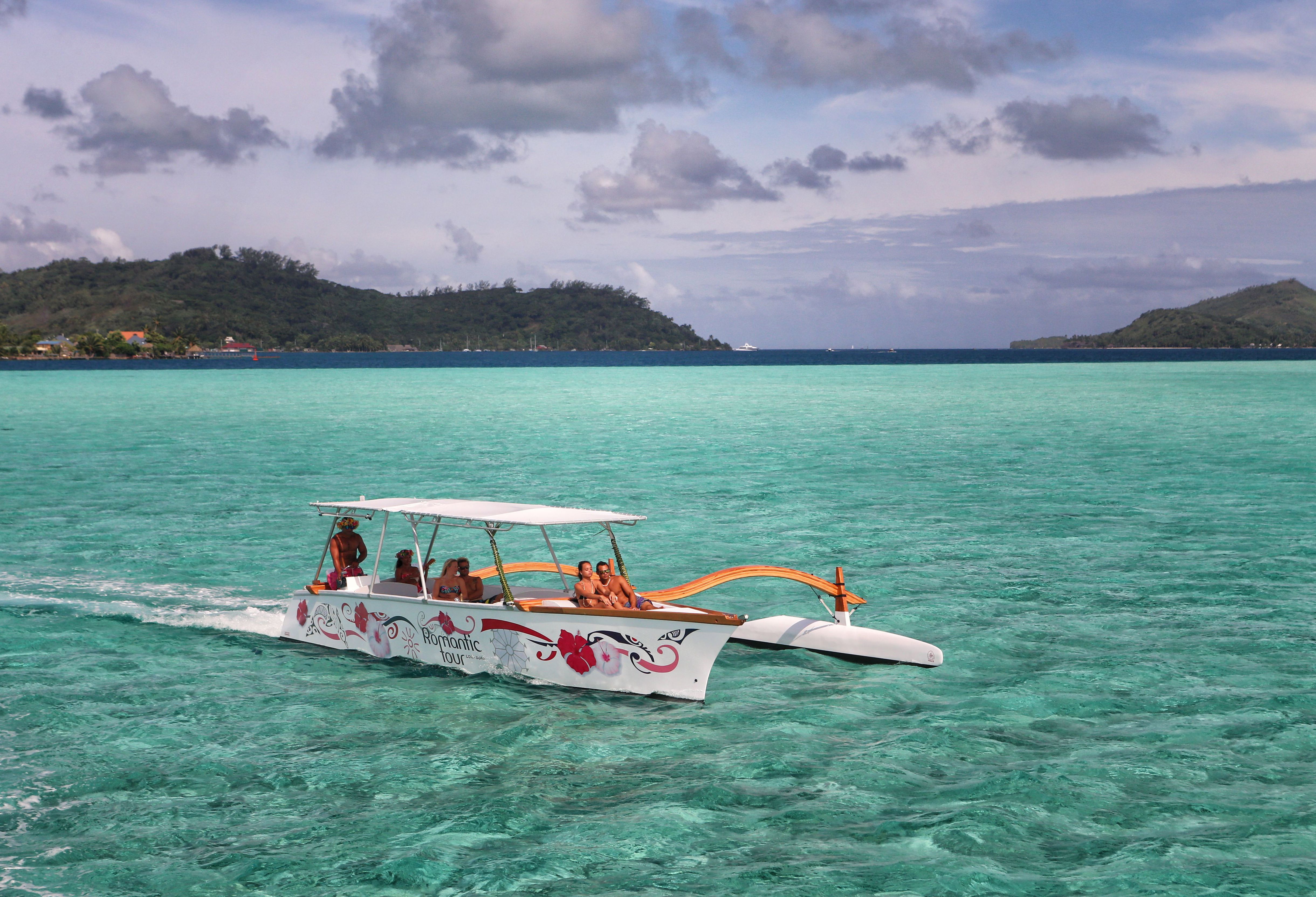 Naast elkaar in outrigger kano tijdens Bora Bora per Outrigger Kano in Frans-Polynesie