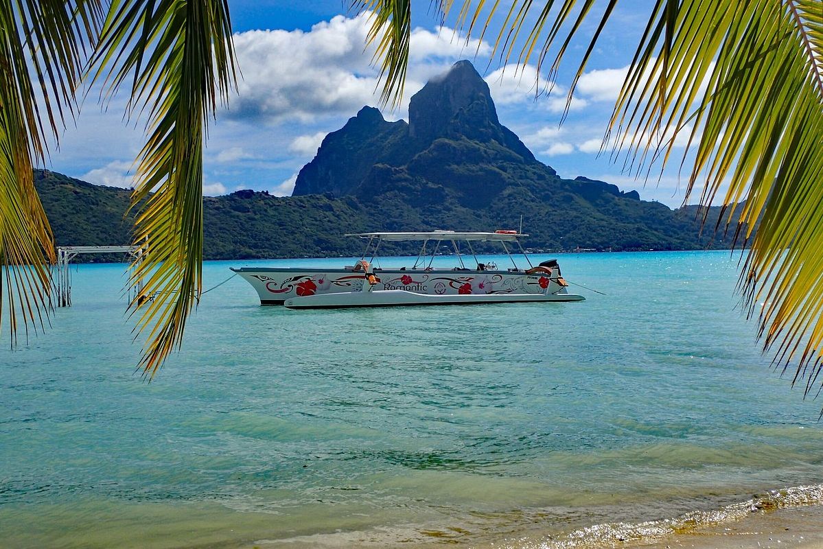 Uitzicht vanaf lunchplek tijdens Bora Bora per Outrigger Kano in Frans-Polynesie