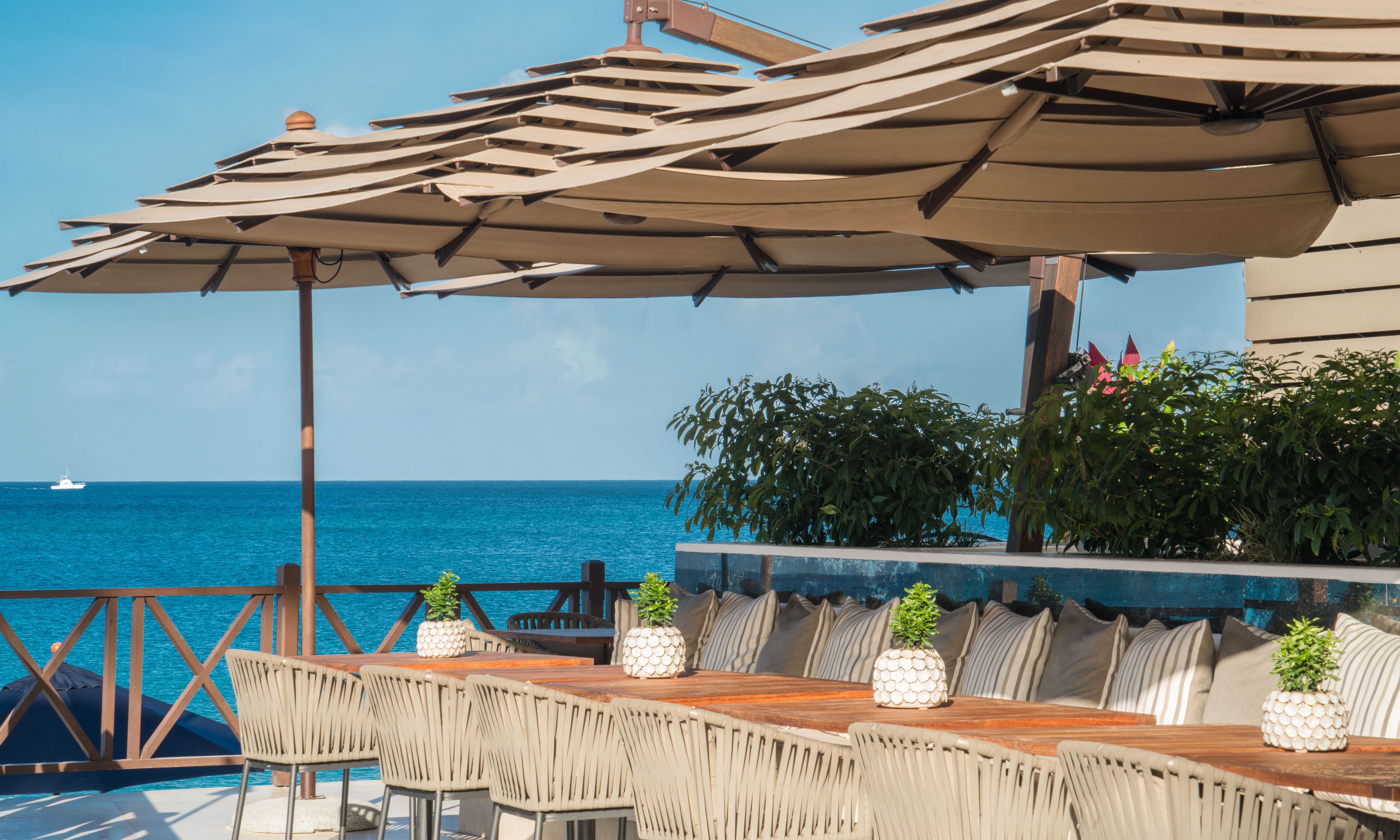 Barbados-St-James-The-Sandpiper-Harolds-Beachdeck
