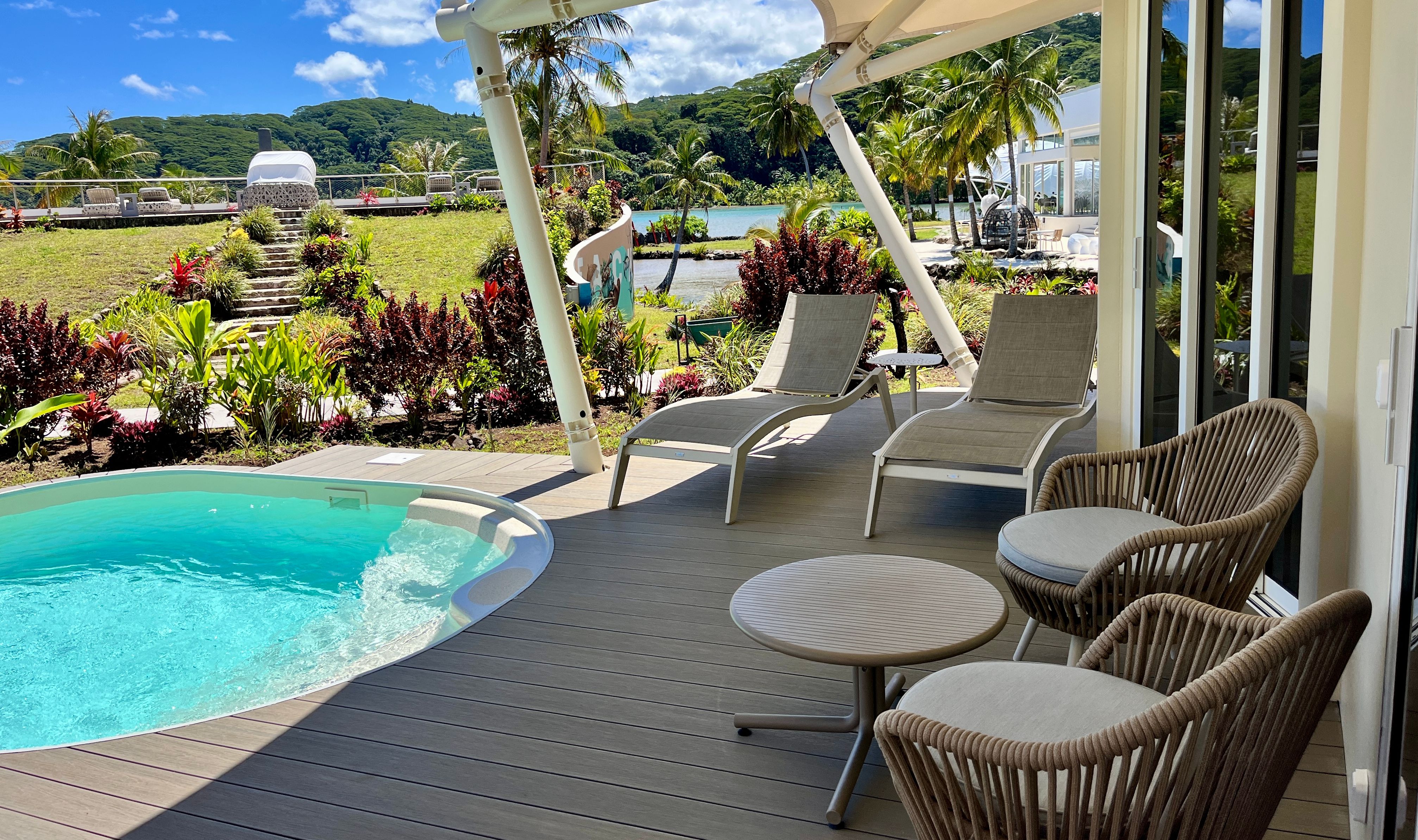 Frans-Polynesie Raiatea Apatoa Beach Garden Village Deluxe Beach Pool Bungalow