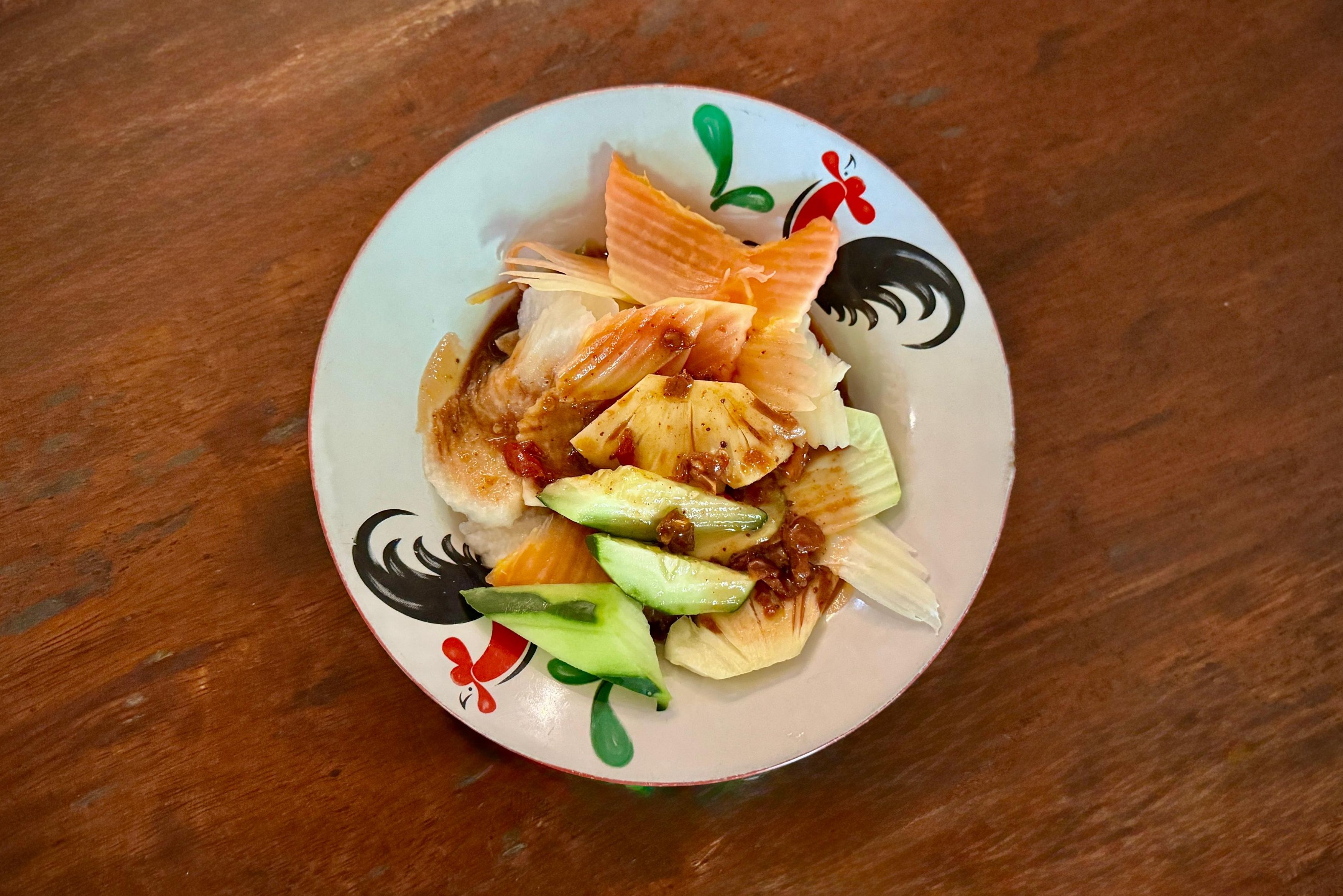 Bordje vers fruit met rujak tijdens food tour Den Pasar op Bali