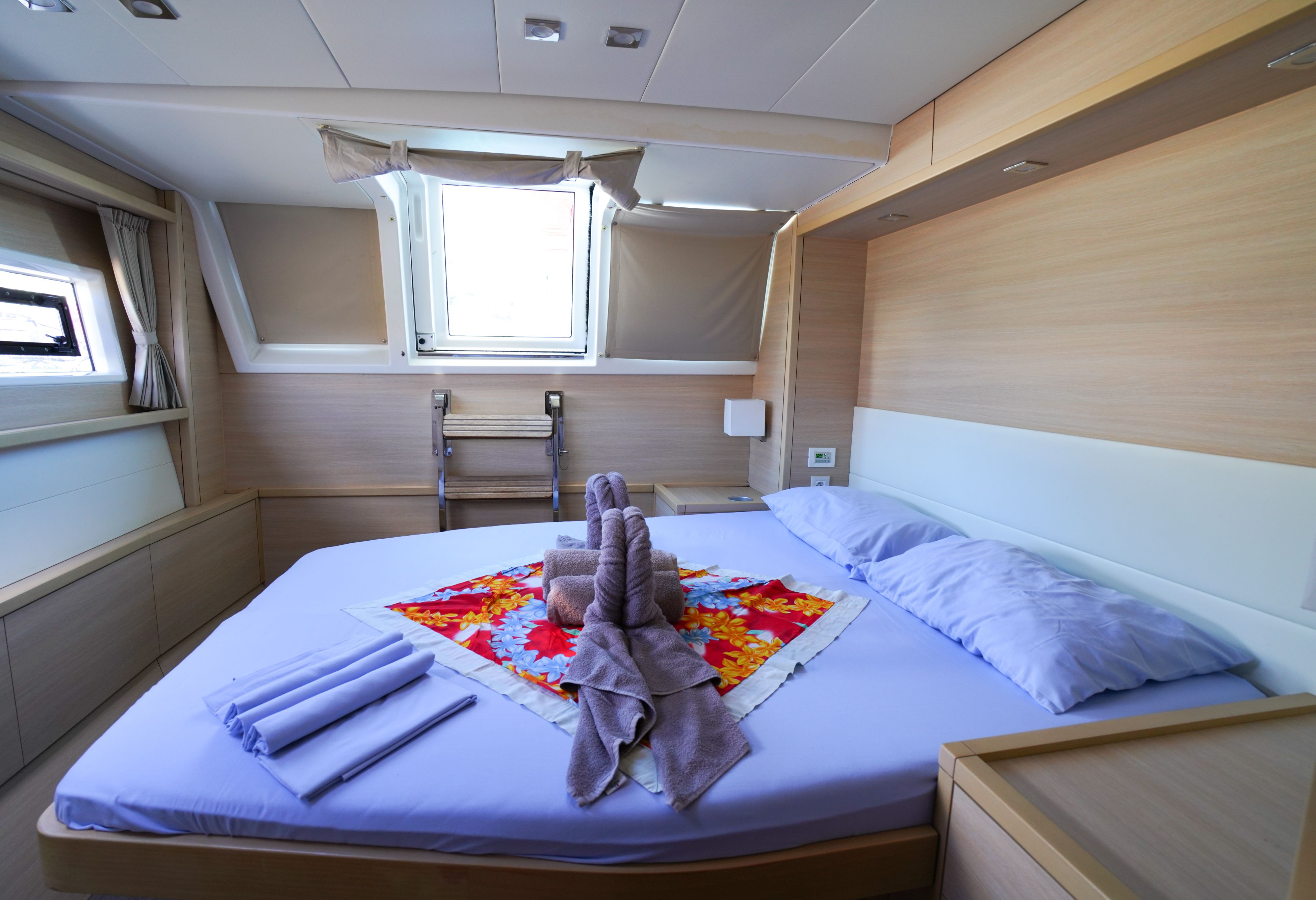 Hut in de zeilcatamaran tijdens de cruise in de Society Islands van Frans-Polynesie