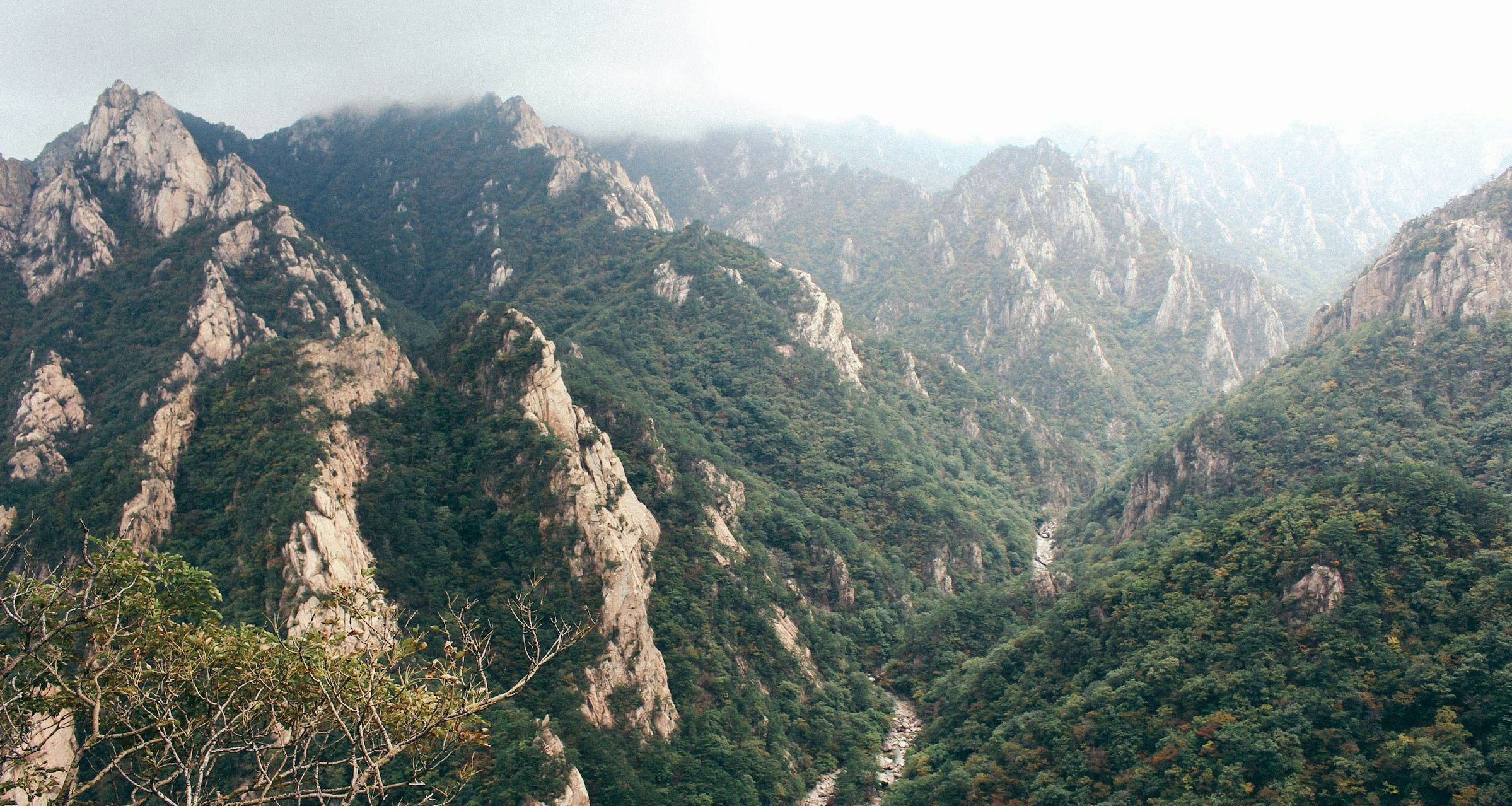Zuid-Korea-seoraksan-national-park-woeste-bergen