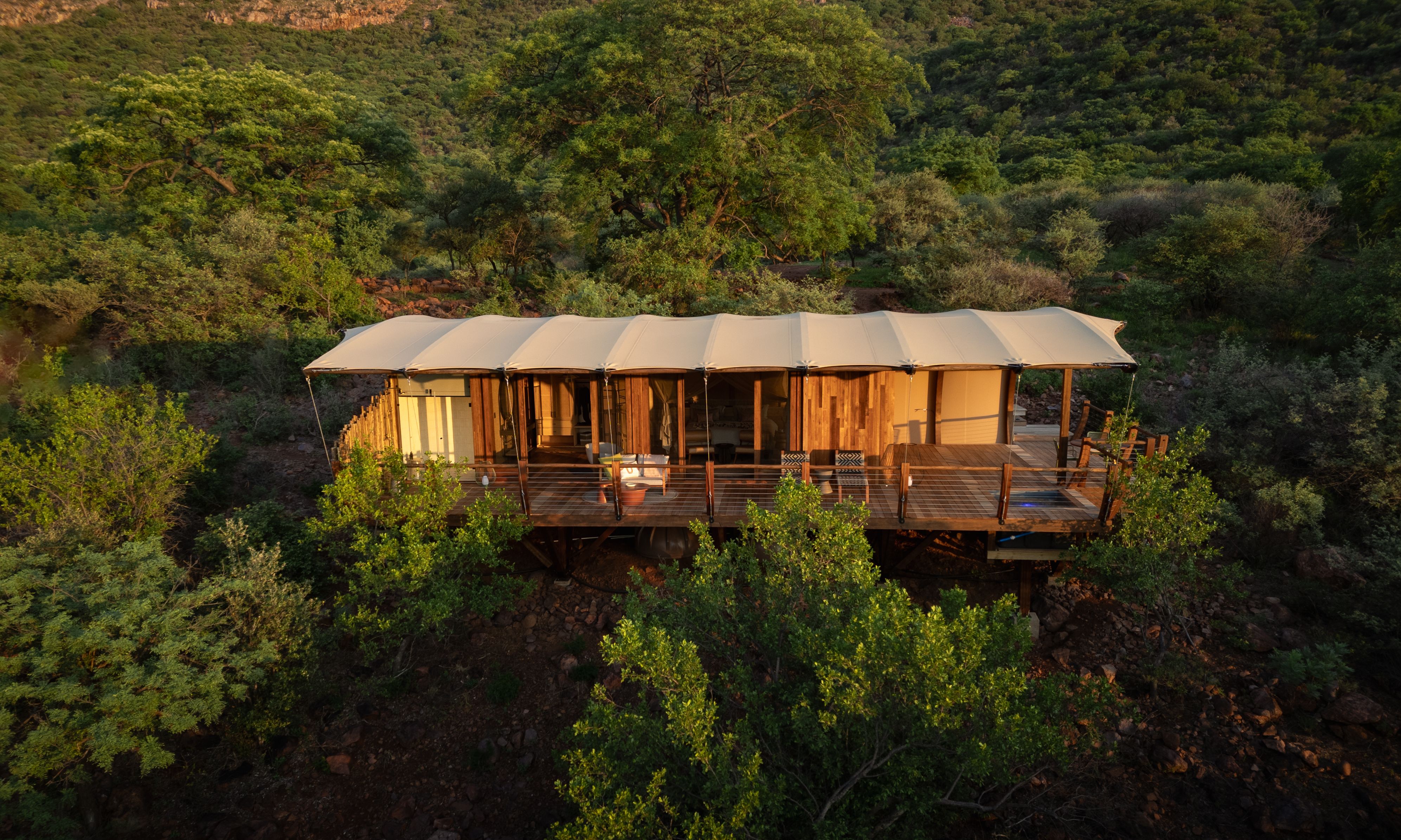Zuid-Afrika-Limpopo-Few-and-Far-Luvhondo-Cliff-Suite
