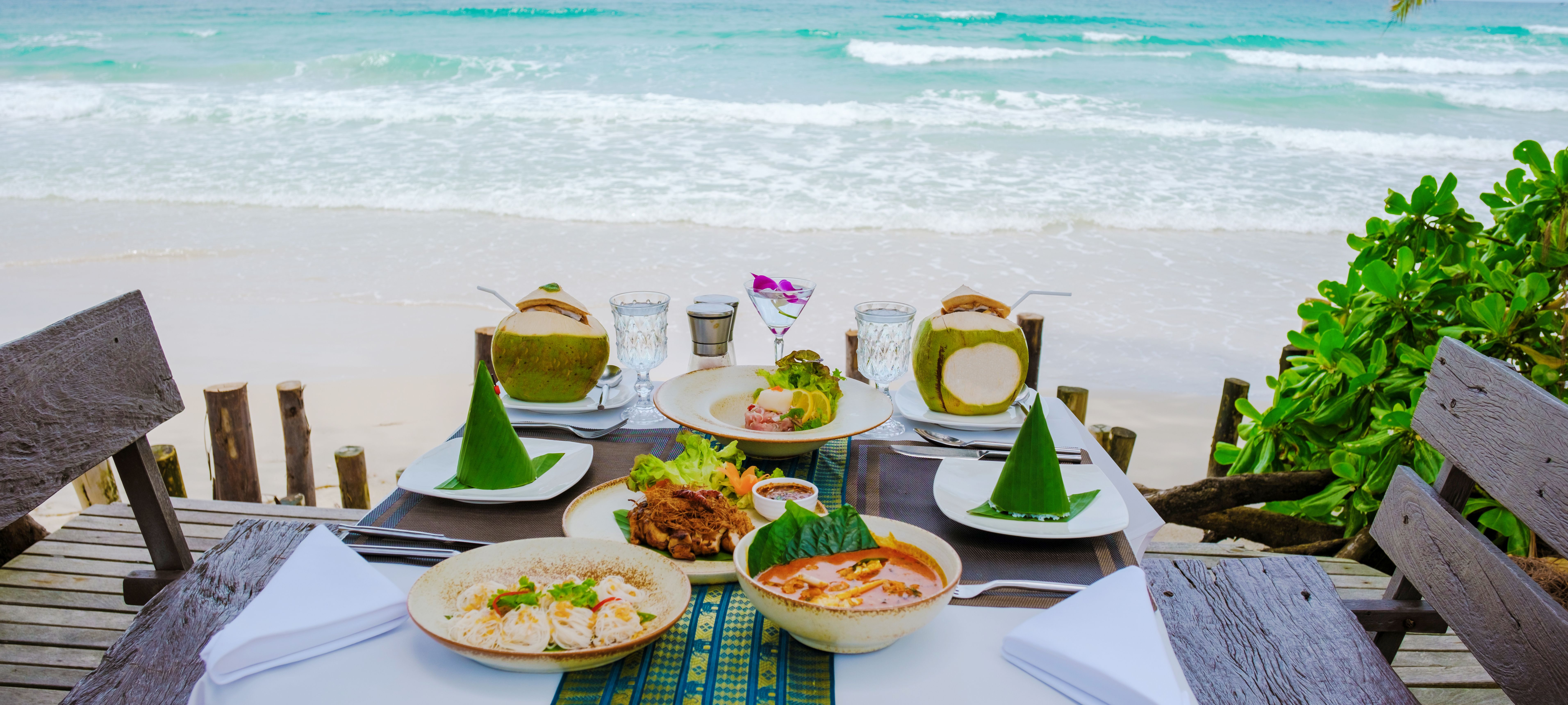 Thailand-Koh-Kood-eten-bij-het-strand
