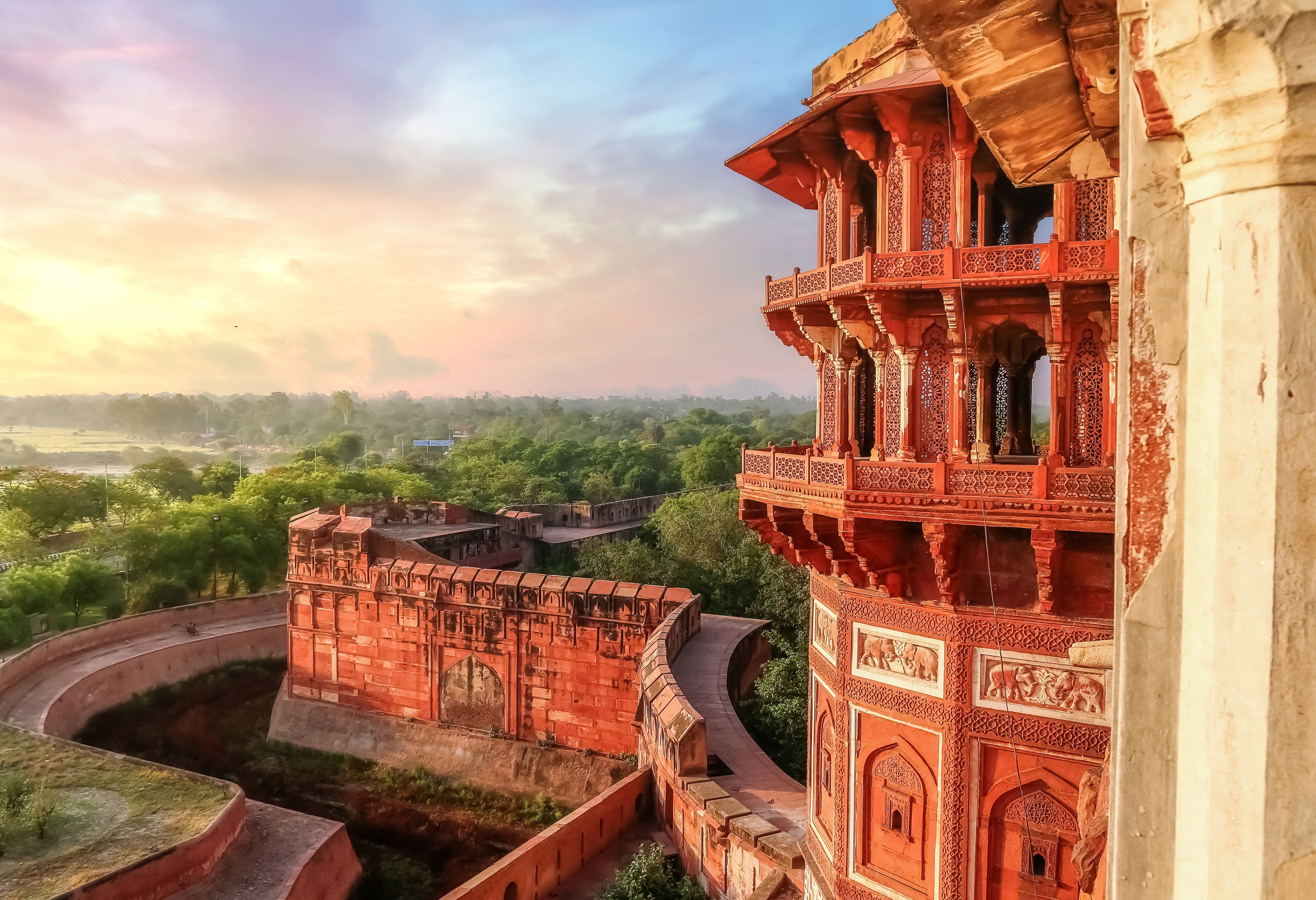 Imposante muren van Agra Fort