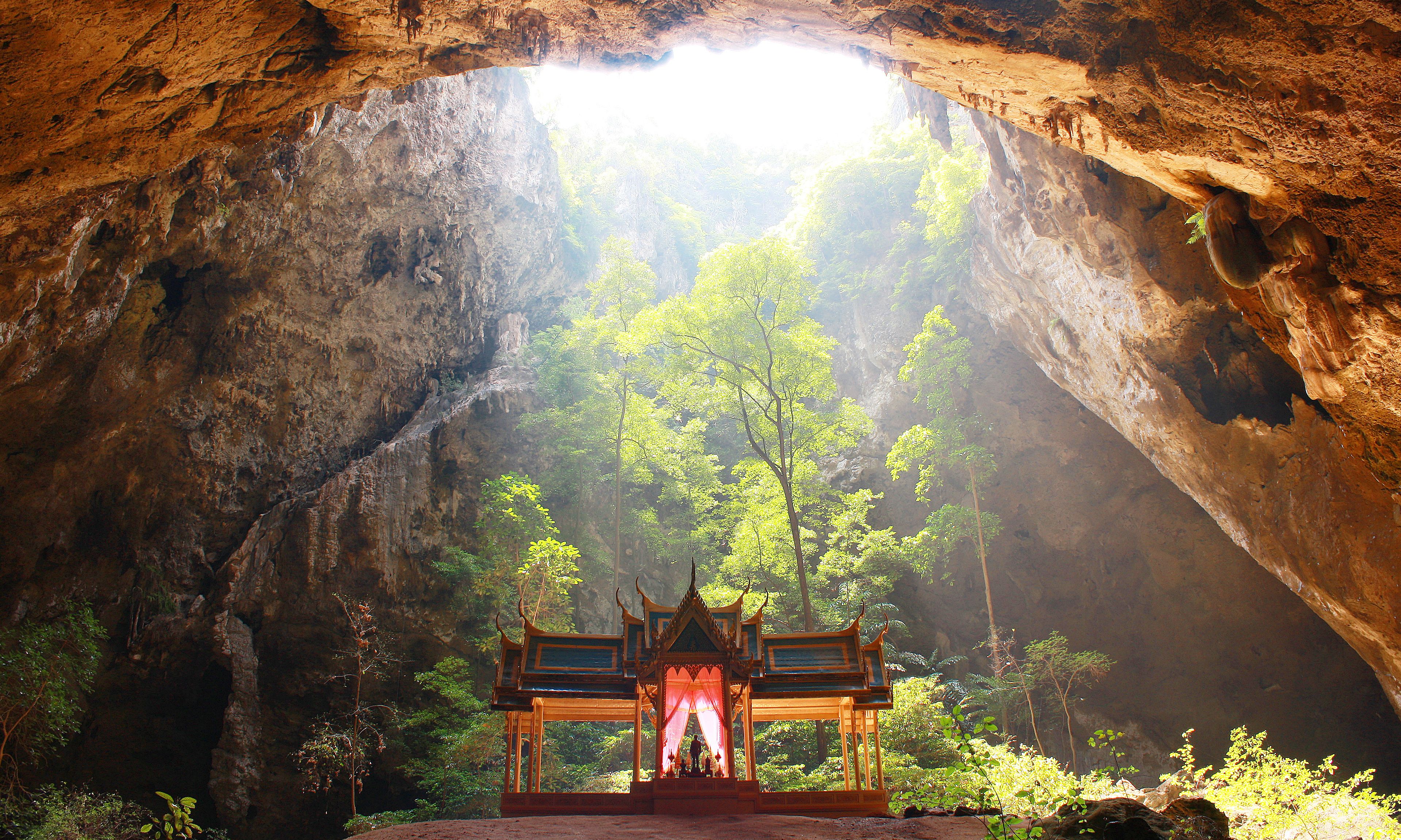 Thailand-regio-Hua-Hin-Sam-Roi-Yod-National-Park-Phraya-Nakhon-Cave1