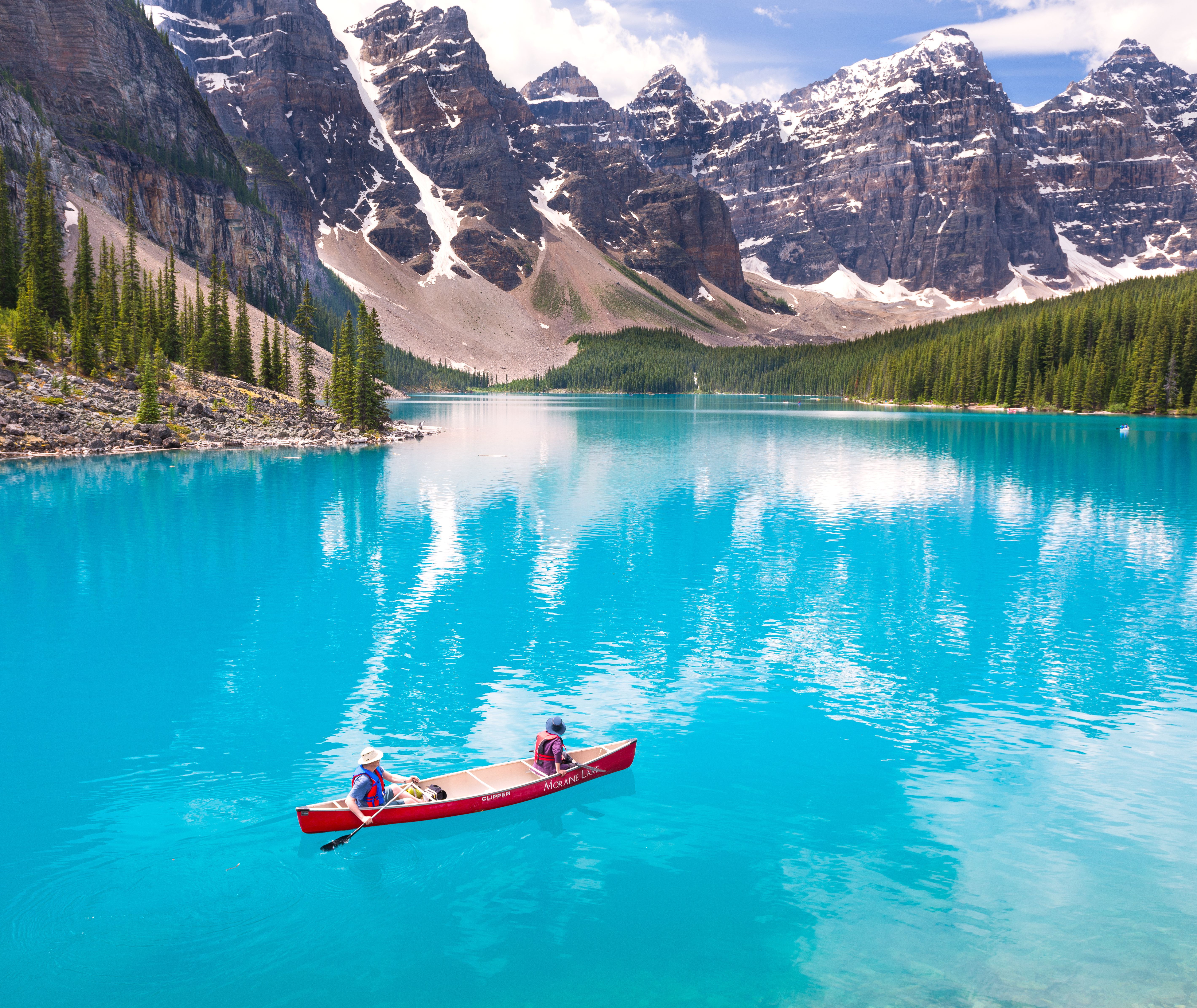 Canada-Banff-National-Park-Moraine-Lake-Cano