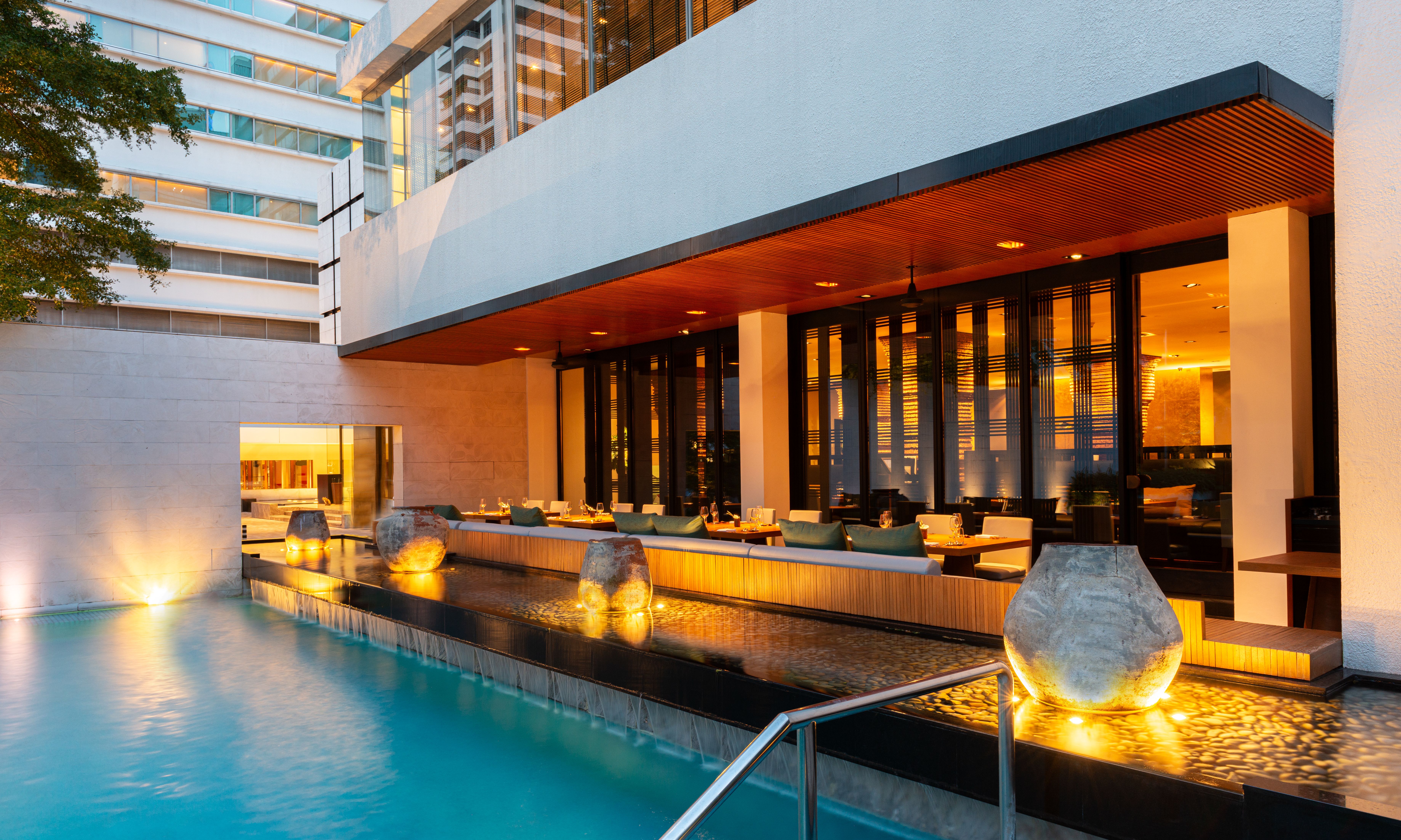 Thailand-Bangkok-COMO-Metropolitan-nahm_restaurant_terras