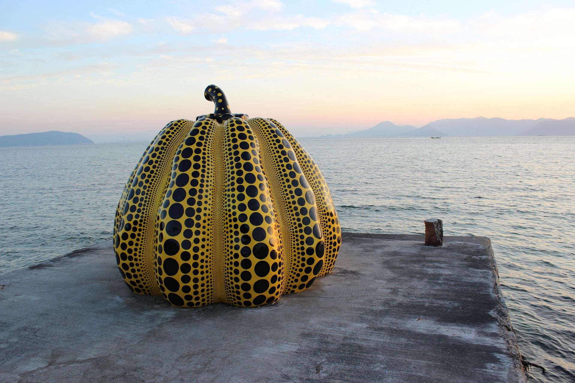 Gele pompoen op Naoshima