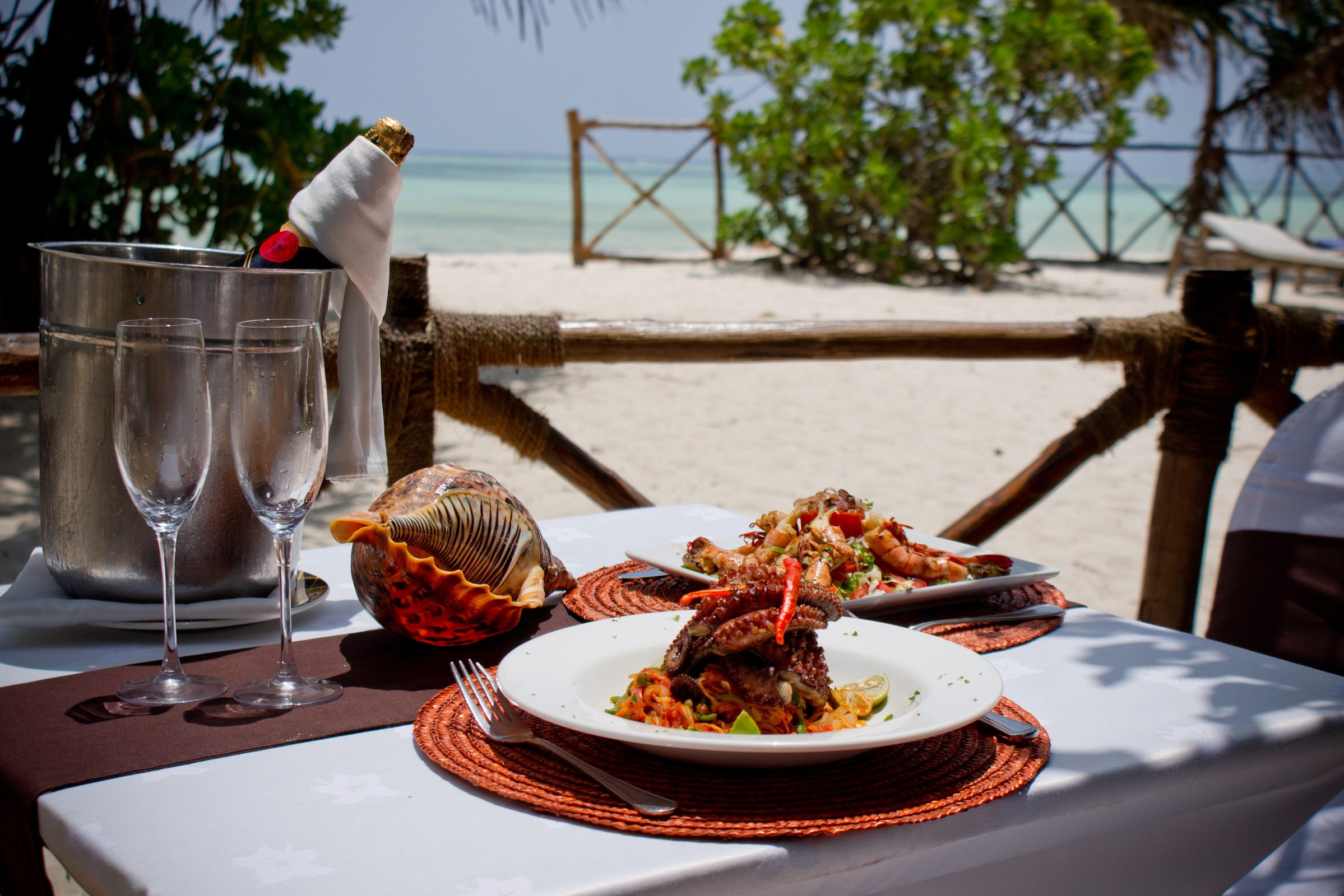 Mawimbi Restaurant in het Ocean Paradise Resort op Zanzibar