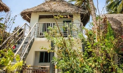 Bungalow zeezicht buitenkant in Blue Reef Sport and Fishing Lodge in Jambiani op Zanzibar