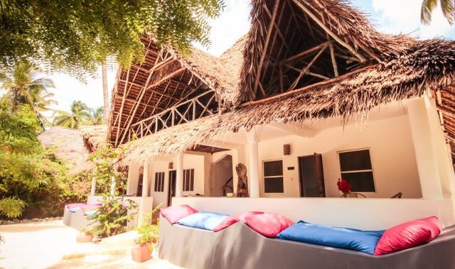 Familiekamer met zeezicht buitenkant in Blue Reef Sport and Fishing Lodge in Jambiani op Zanzibar
