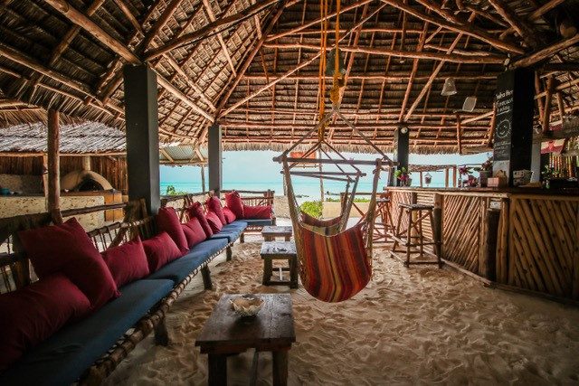 Bar bij Blue Reef Bungalows in Blue Reef Sport and Fishing Lodge in Jambiani op Zanzibar